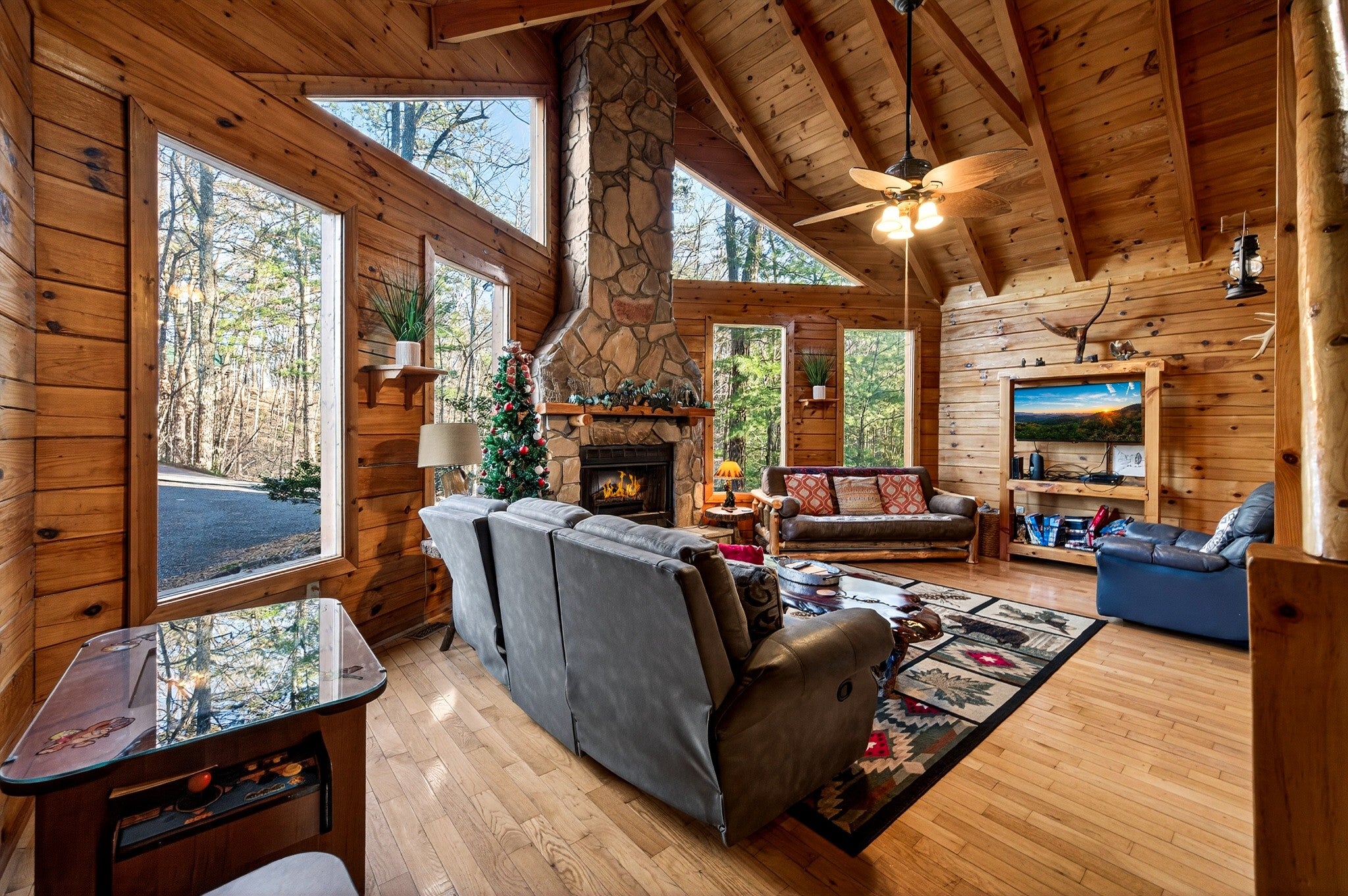 2332 Raymond Hollow Rd