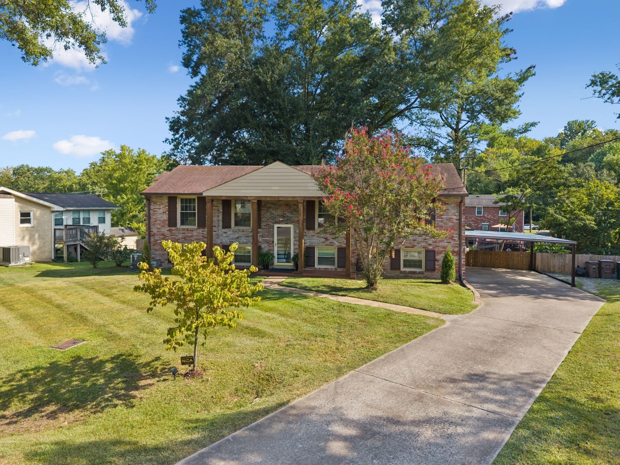 205 Overcrest Ct, Nashville TN 37211 4-bed home, photo 2 of 30