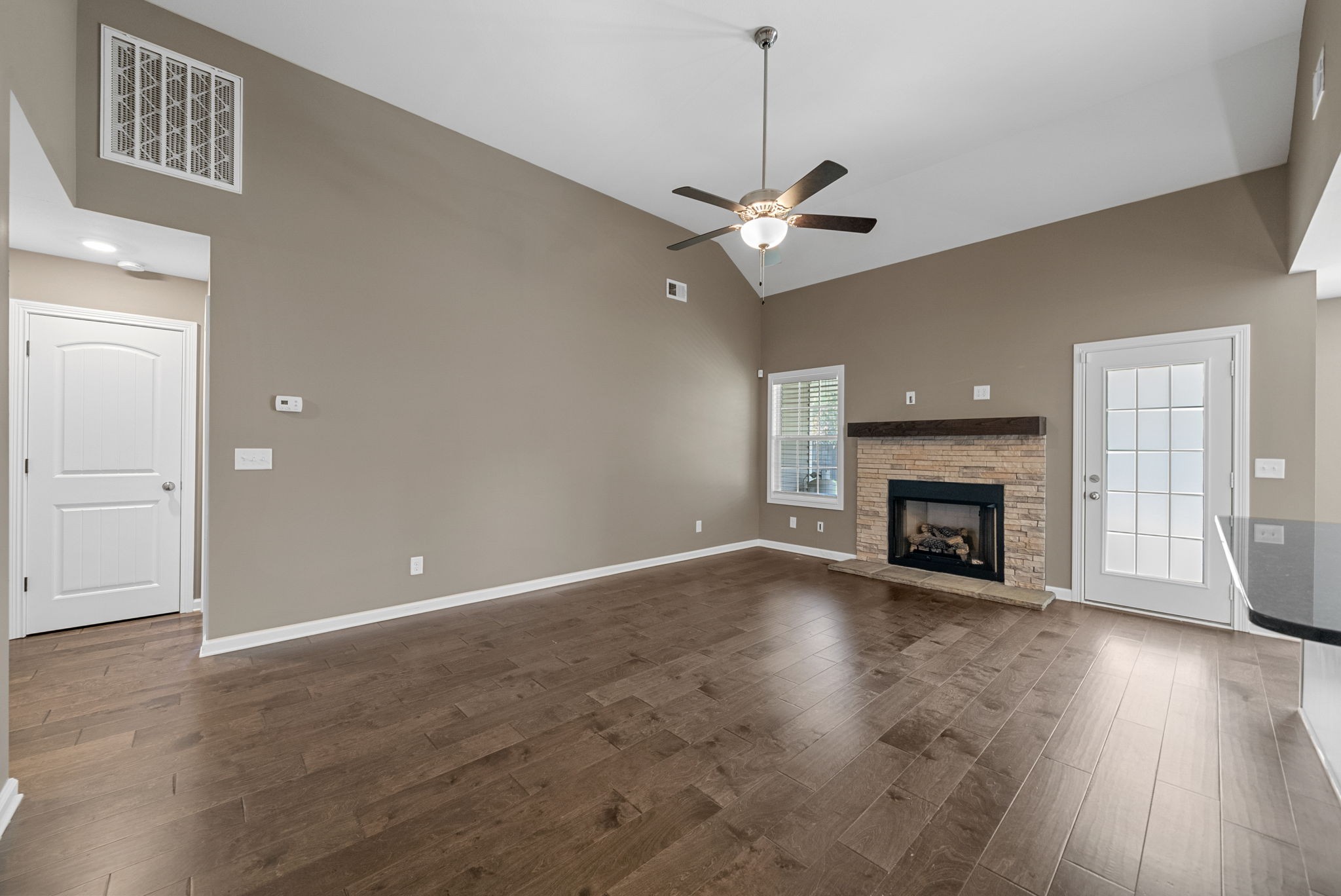 Clarksville, Tennessee 37042, United States, 3 Bedrooms Bedrooms, ,2 BathroomsBathrooms,Residential,Active,219074