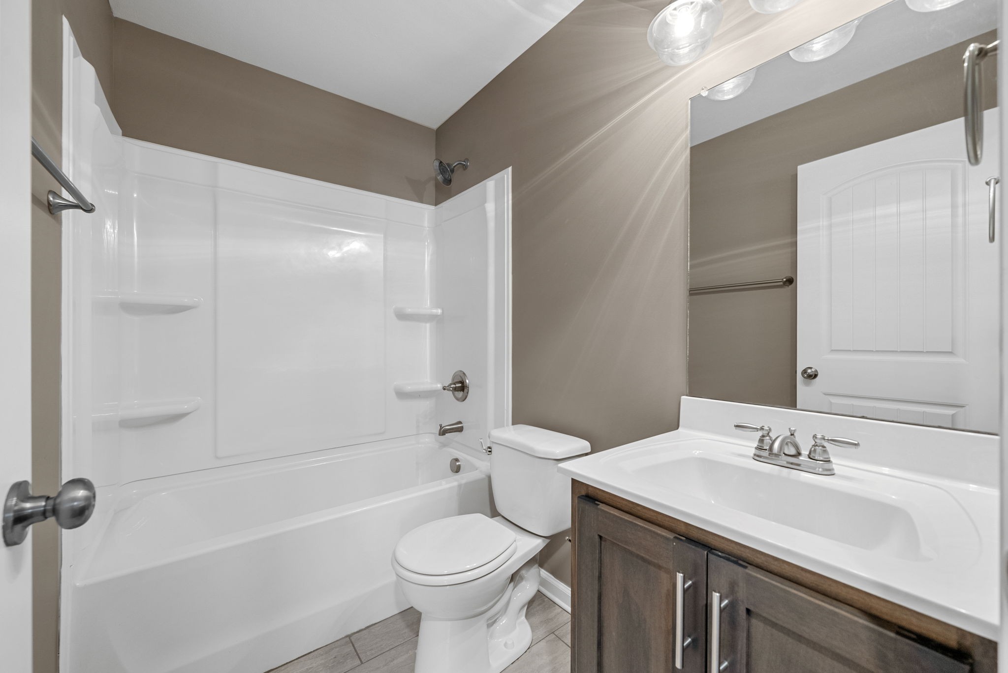 Clarksville, Tennessee 37042, United States, 3 Bedrooms Bedrooms, ,2 BathroomsBathrooms,Residential,Active,219074