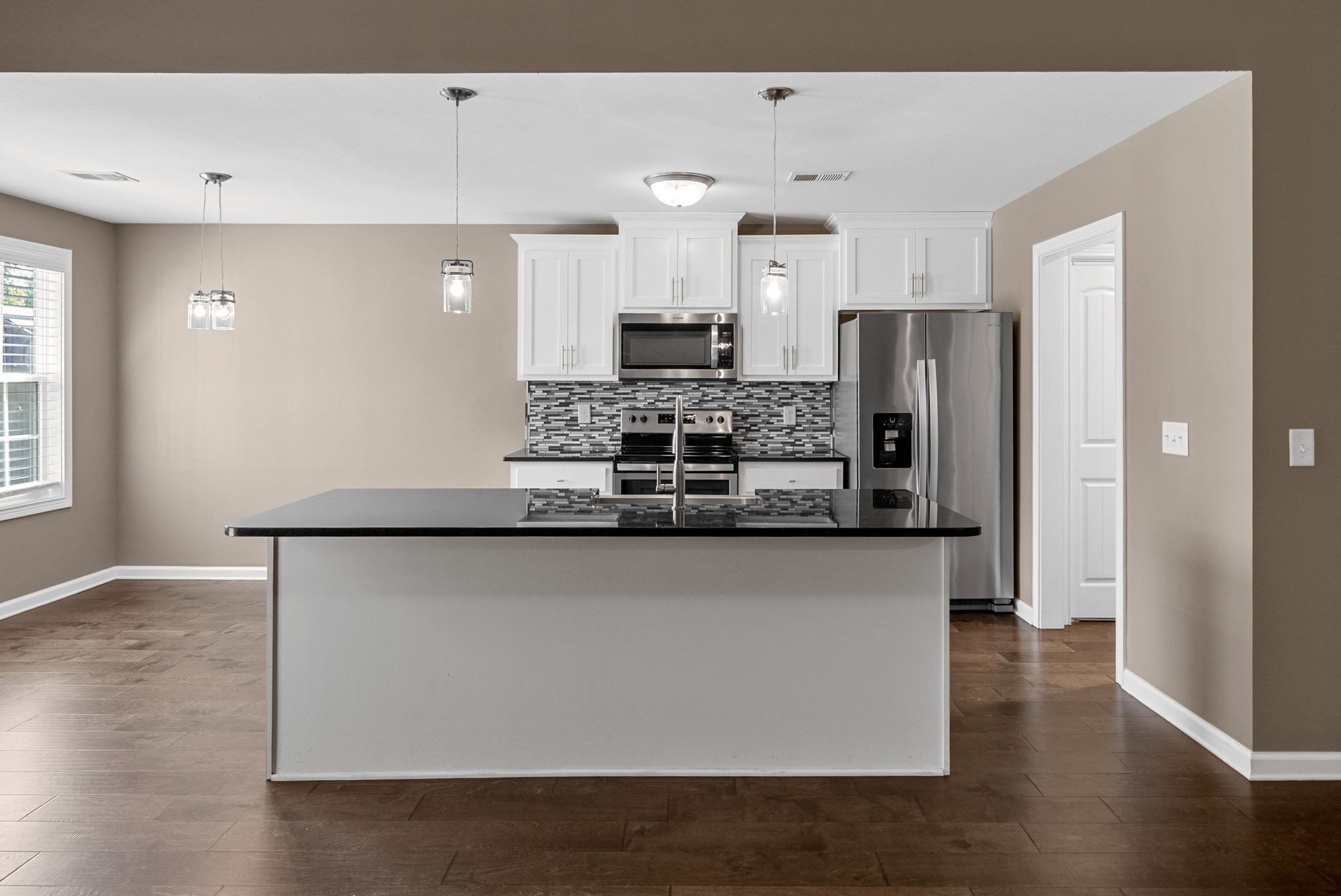 Clarksville, Tennessee 37042, United States, 3 Bedrooms Bedrooms, ,2 BathroomsBathrooms,Residential,Active,219074