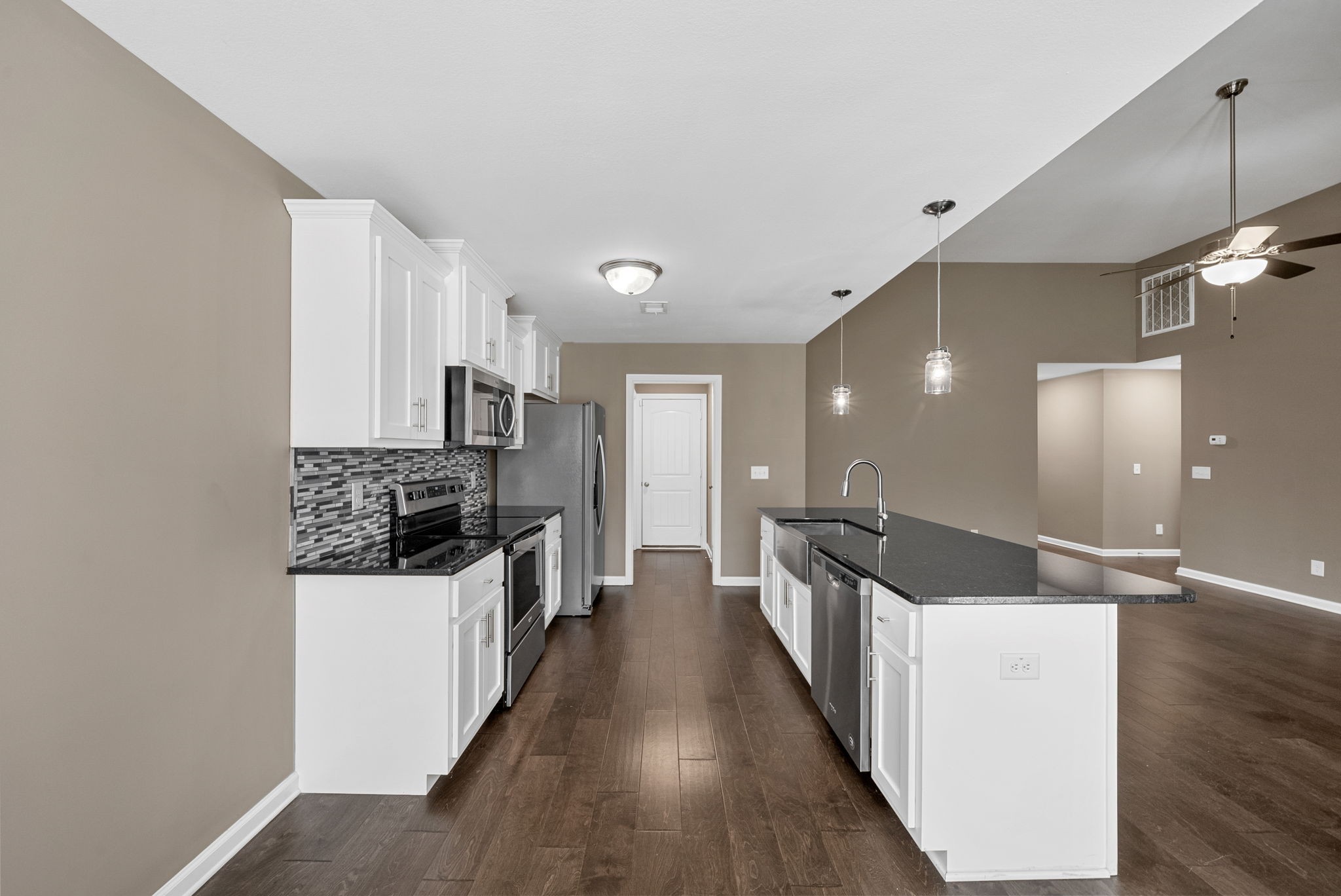 Clarksville, Tennessee 37042, United States, 3 Bedrooms Bedrooms, ,2 BathroomsBathrooms,Residential,Active,219074