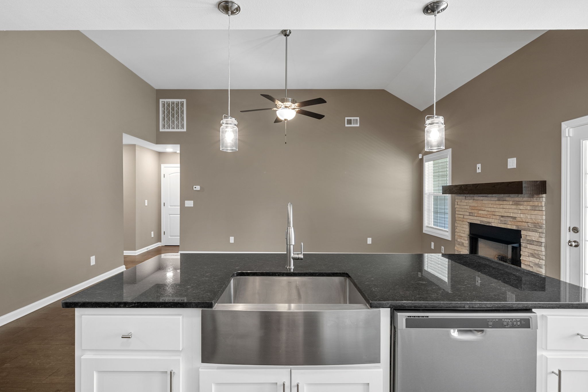 Clarksville, Tennessee 37042, United States, 3 Bedrooms Bedrooms, ,2 BathroomsBathrooms,Residential,Active,219074