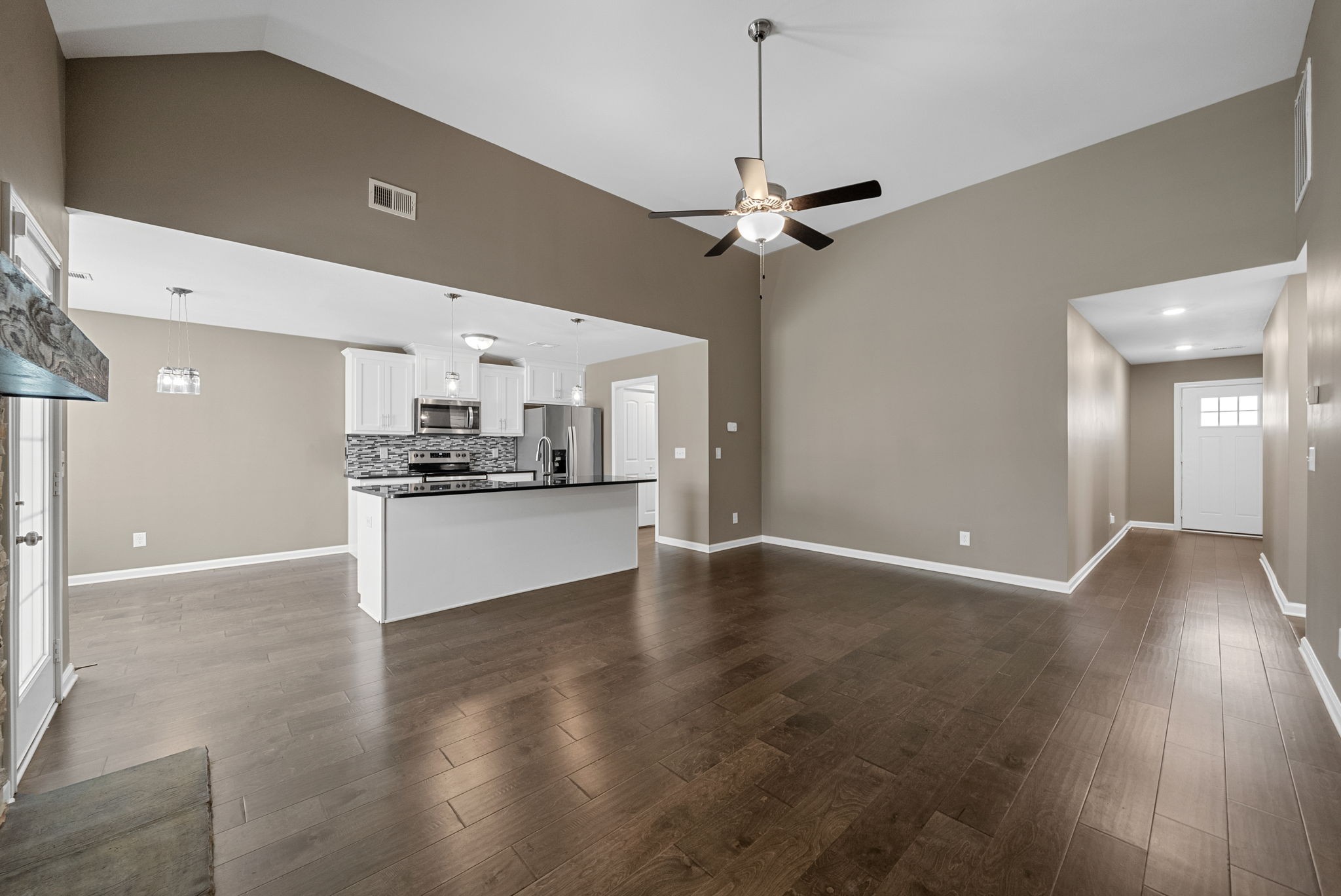 Clarksville, Tennessee 37042, United States, 3 Bedrooms Bedrooms, ,2 BathroomsBathrooms,Residential,Active,219074