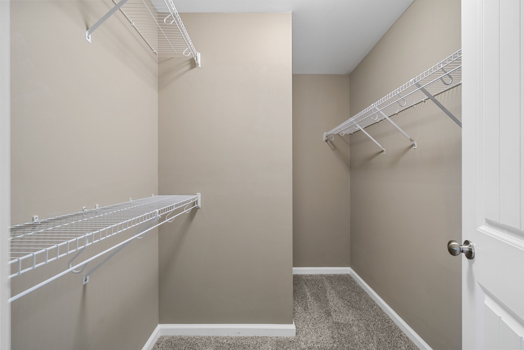 Clarksville, Tennessee 37042, United States, 3 Bedrooms Bedrooms, ,2 BathroomsBathrooms,Residential,Active,219074