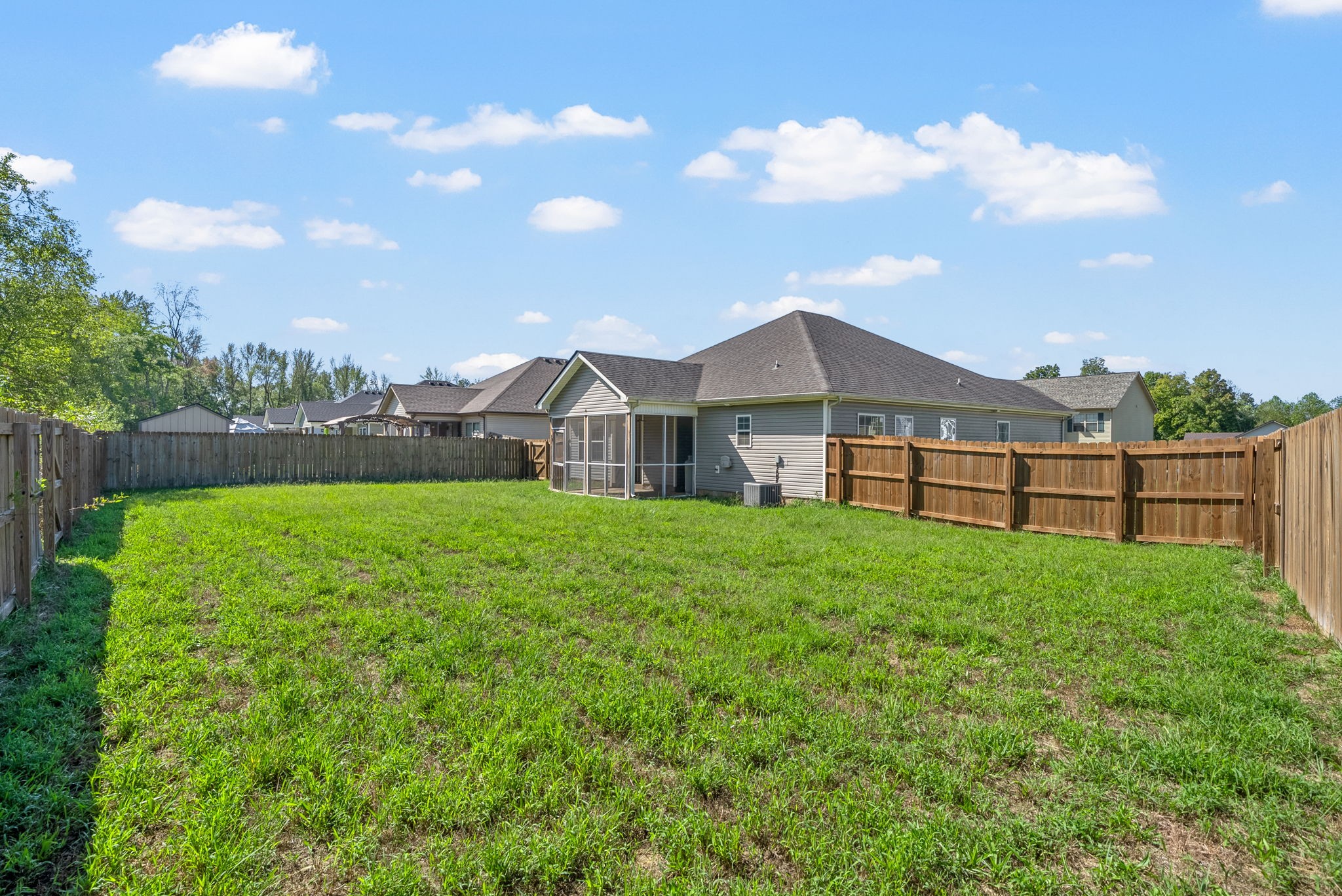 Clarksville, Tennessee 37042, United States, 3 Bedrooms Bedrooms, ,2 BathroomsBathrooms,Residential,Active,219074