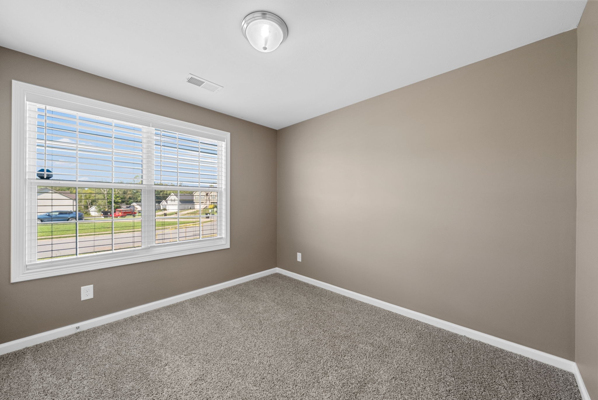 Clarksville, Tennessee 37042, United States, 3 Bedrooms Bedrooms, ,2 BathroomsBathrooms,Residential,Active,219074