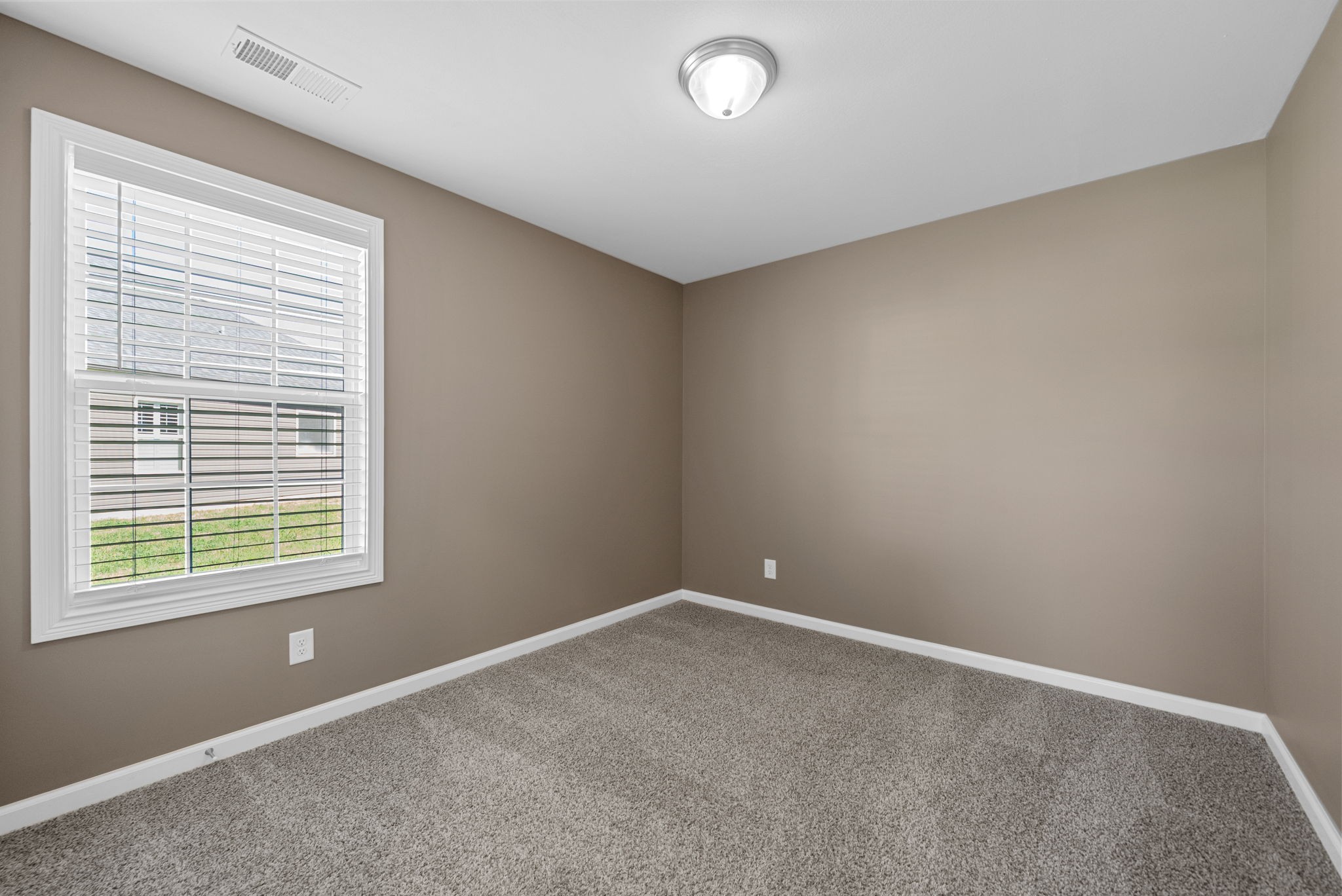 Clarksville, Tennessee 37042, United States, 3 Bedrooms Bedrooms, ,2 BathroomsBathrooms,Residential,Active,219074