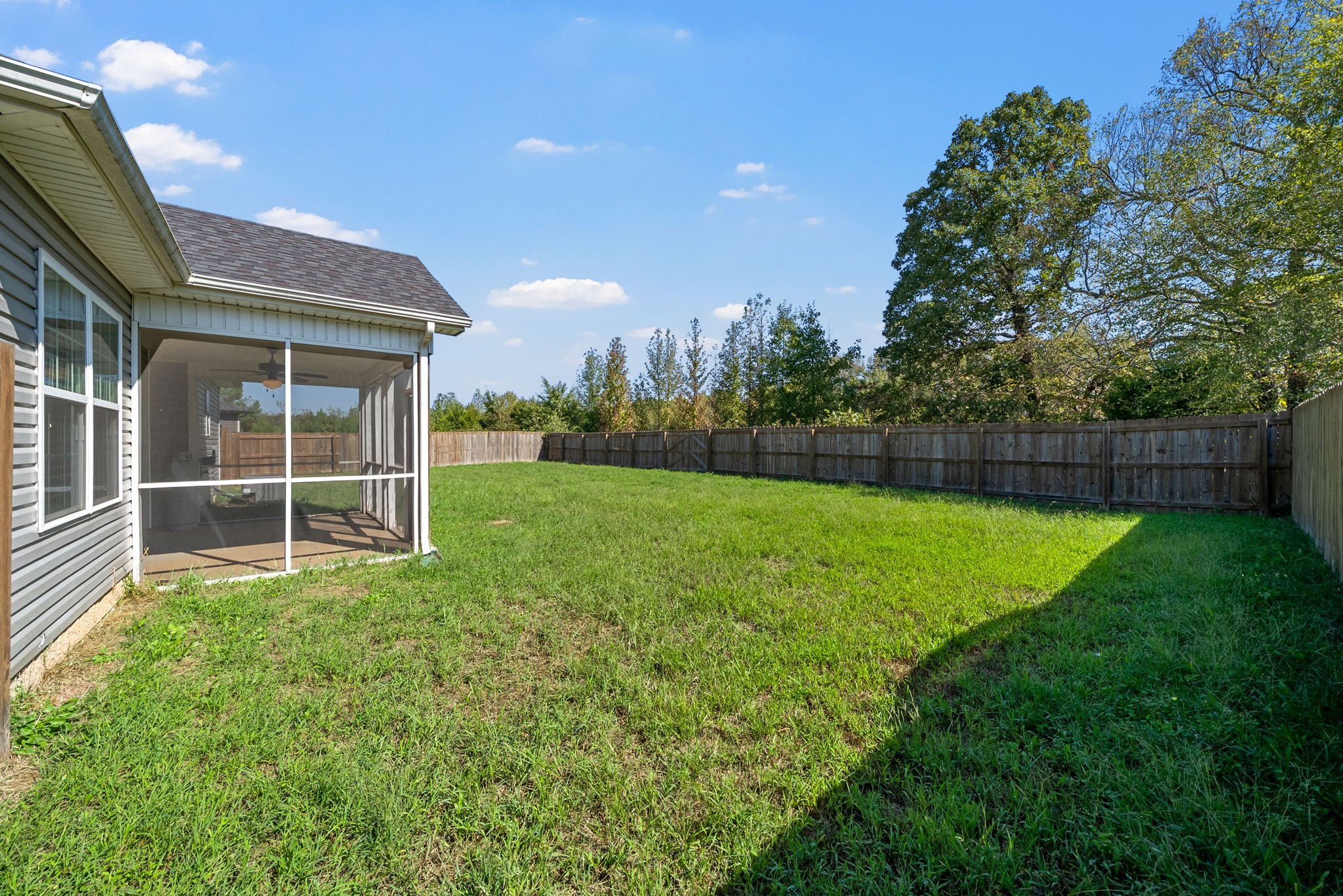 Clarksville, Tennessee 37042, United States, 3 Bedrooms Bedrooms, ,2 BathroomsBathrooms,Residential,Active,219074