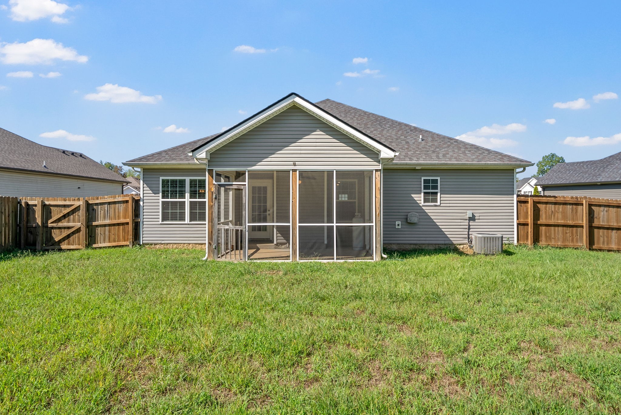 Clarksville, Tennessee 37042, United States, 3 Bedrooms Bedrooms, ,2 BathroomsBathrooms,Residential,Active,219074