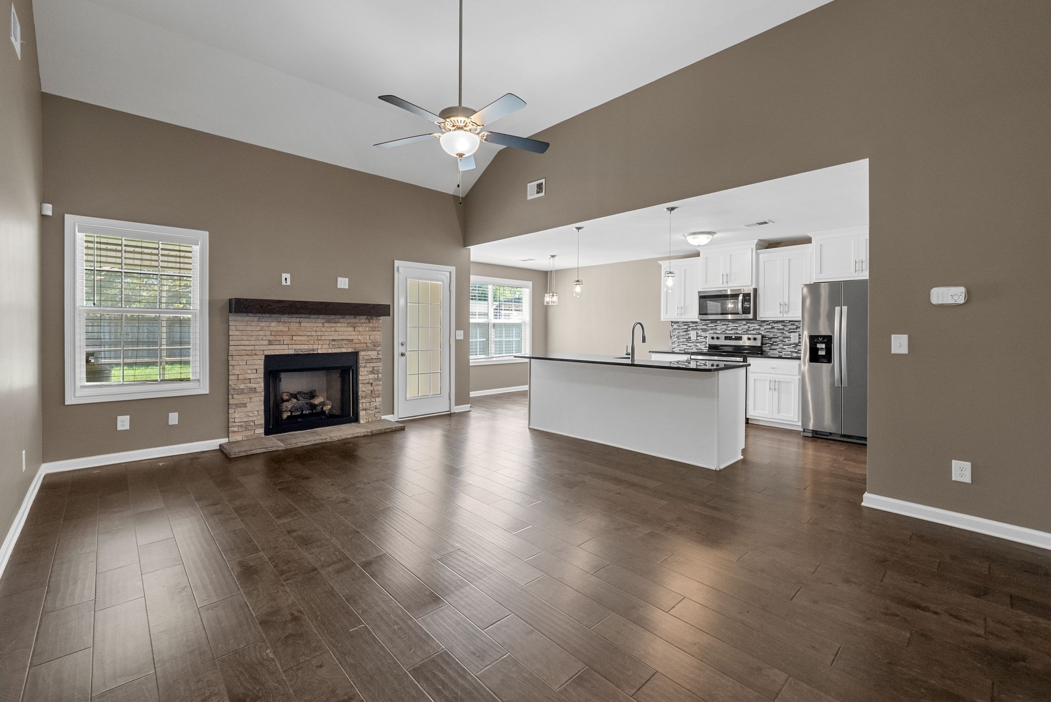 Clarksville, Tennessee 37042, United States, 3 Bedrooms Bedrooms, ,2 BathroomsBathrooms,Residential,Active,219074