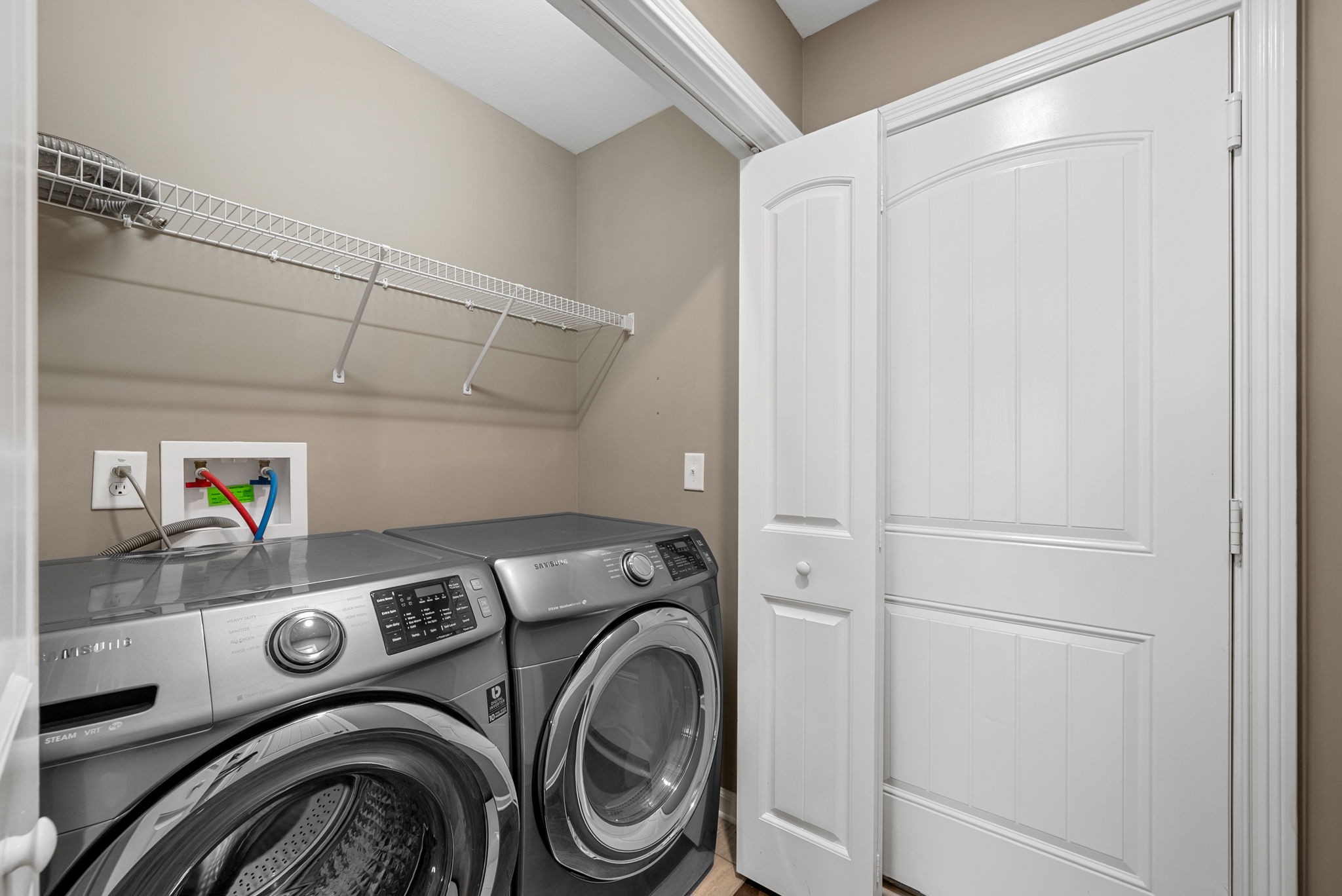 Clarksville, Tennessee 37042, United States, 3 Bedrooms Bedrooms, ,2 BathroomsBathrooms,Residential,Active,219074