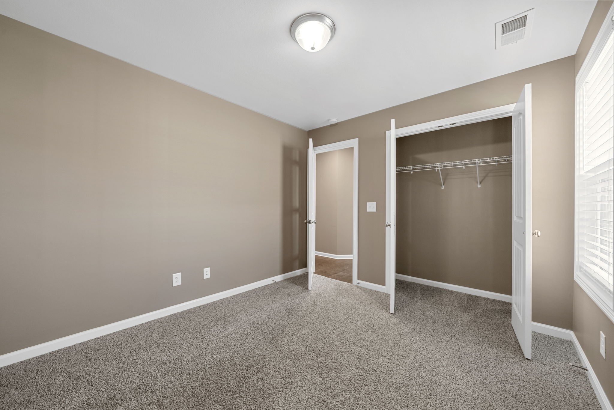 Clarksville, Tennessee 37042, United States, 3 Bedrooms Bedrooms, ,2 BathroomsBathrooms,Residential,Active,219074