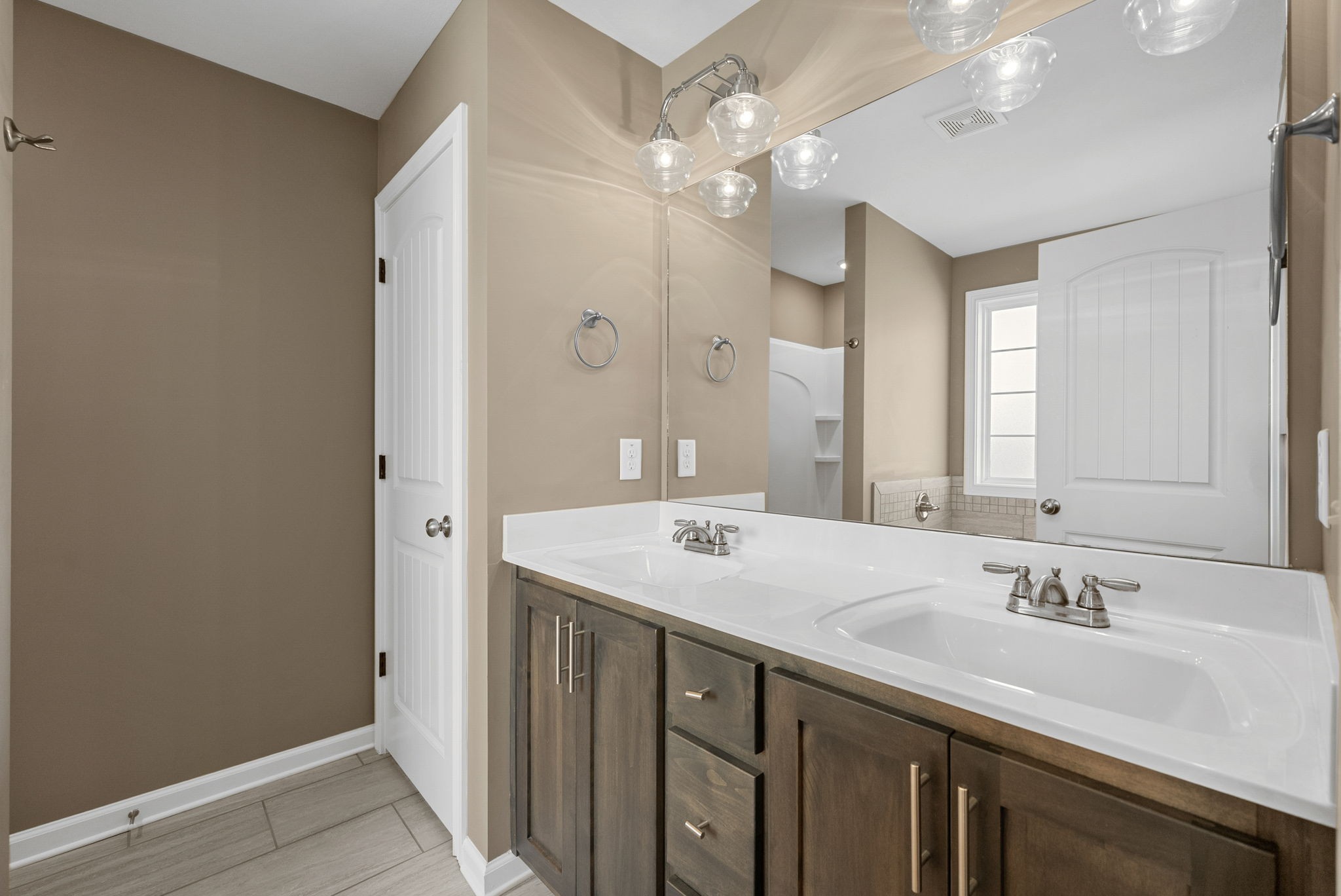 Clarksville, Tennessee 37042, United States, 3 Bedrooms Bedrooms, ,2 BathroomsBathrooms,Residential,Active,219074