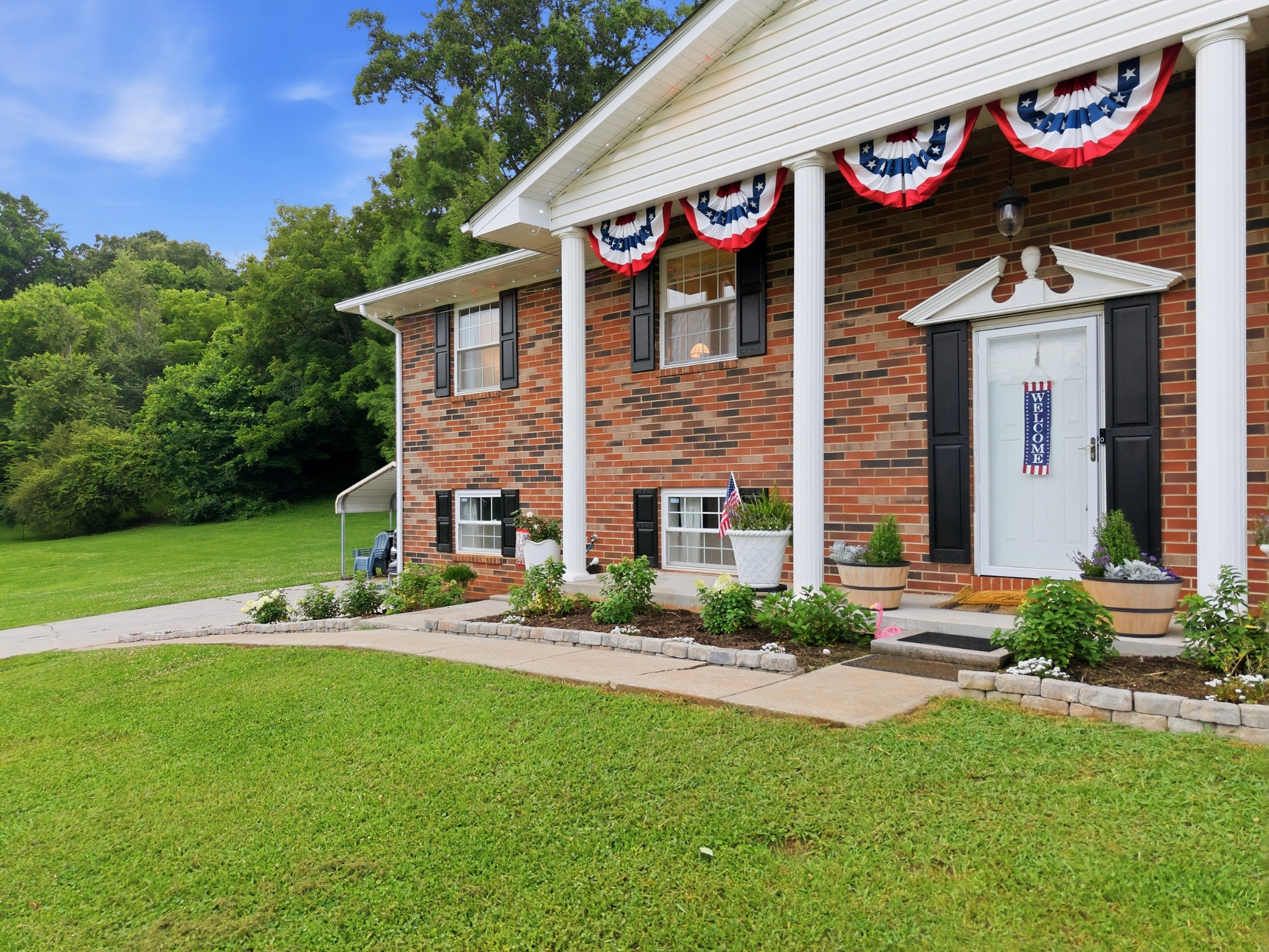 1328 Hillvale Rd