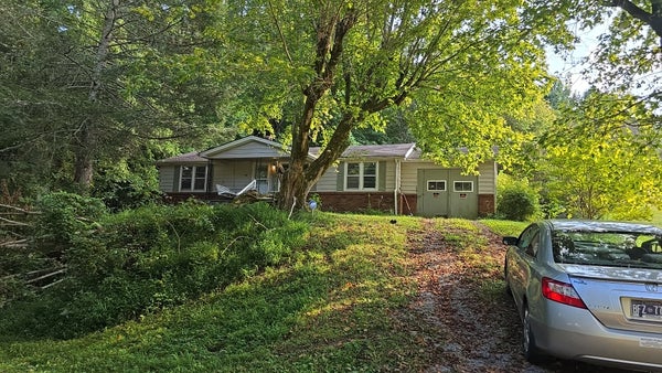 1372 OLD KENTUCKY RD, TAZEWELL, TN 37879 - Image 2624a34a9e965545bc5b6f054e7b932f/224973395