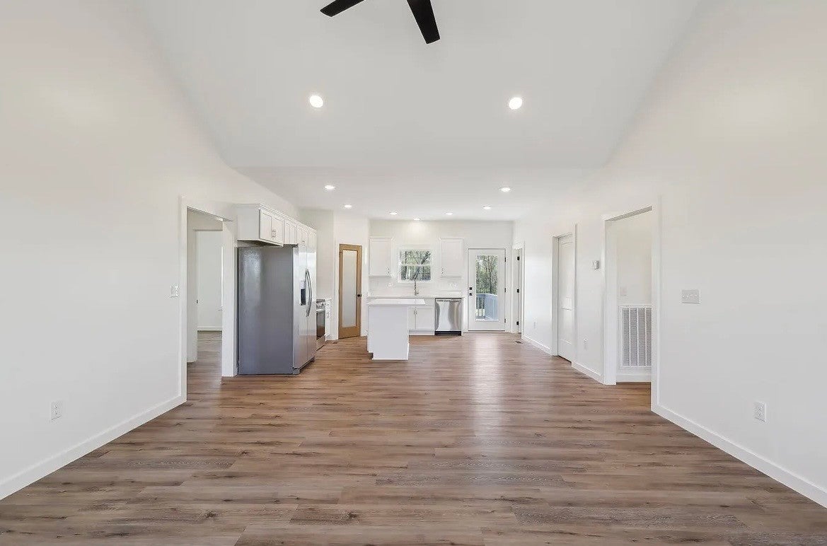 132 Amos Cir - Photo 4