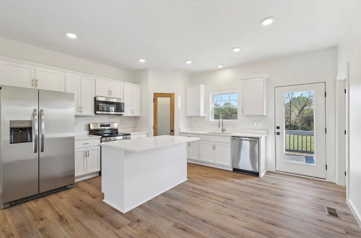 132 Amos Cir - Photo 2