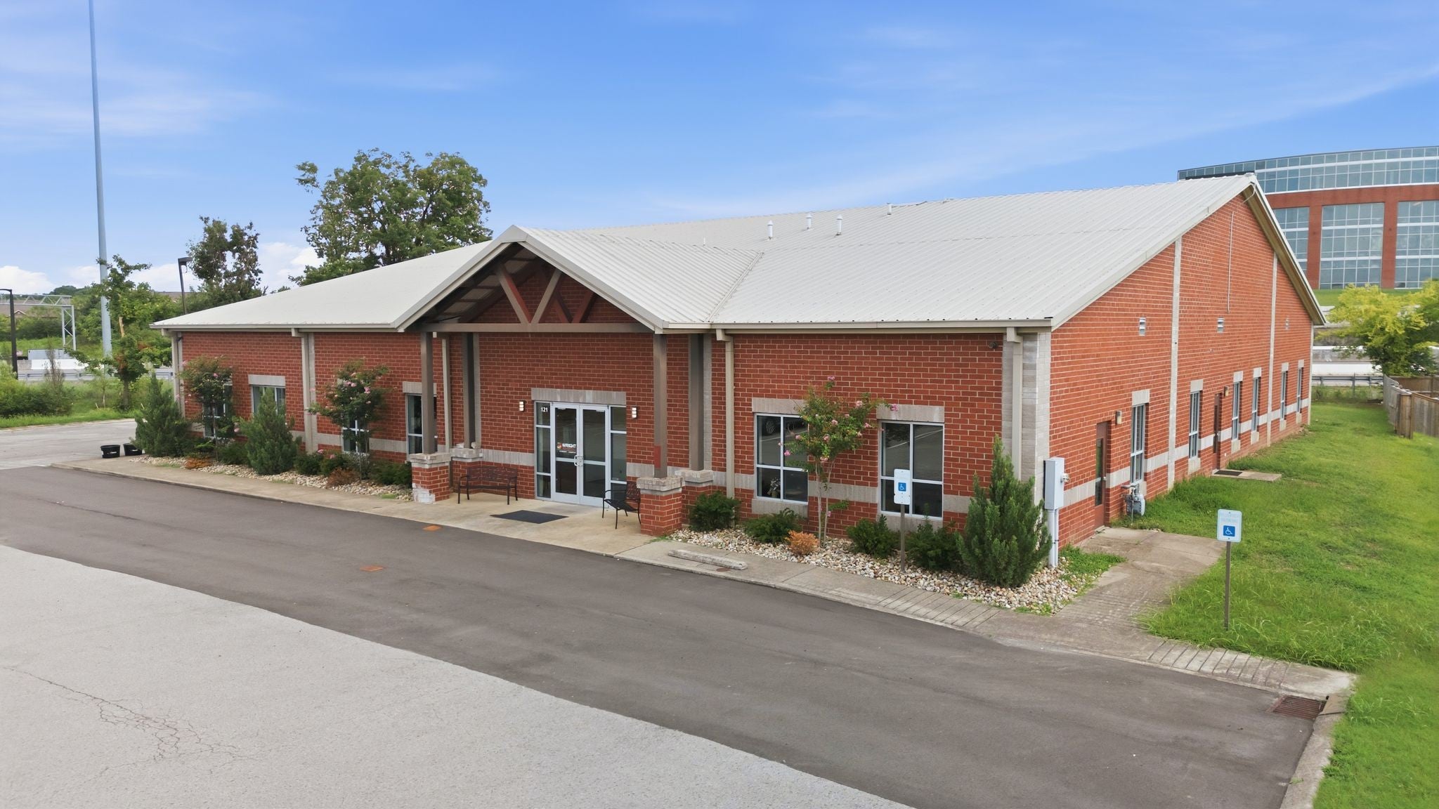 121 Adams Ln