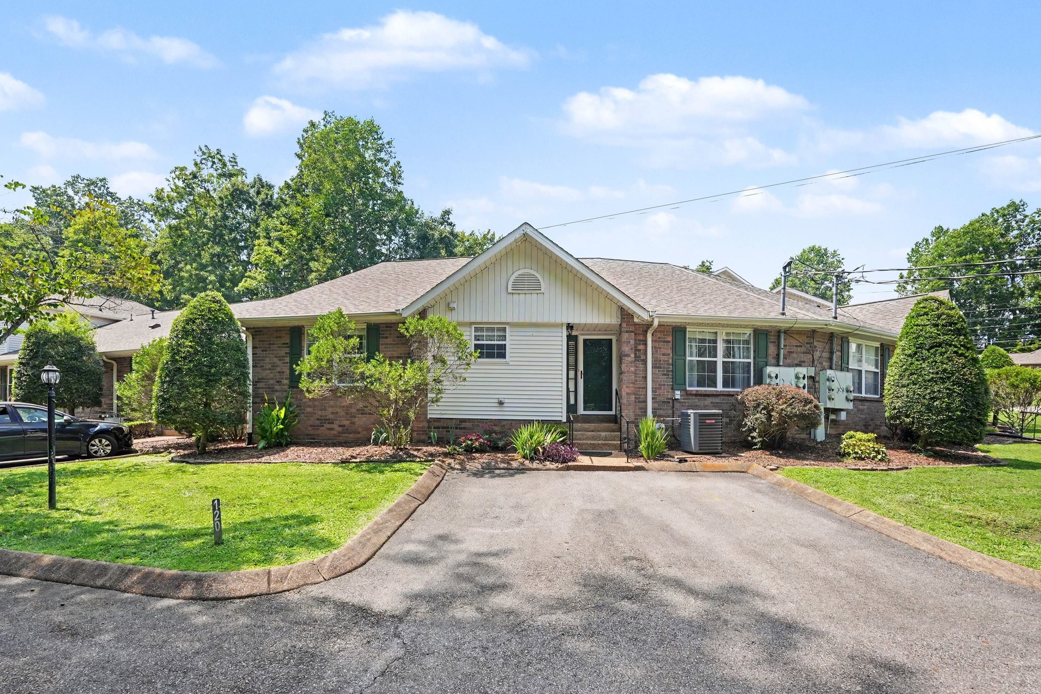 120 Eastdale Ln