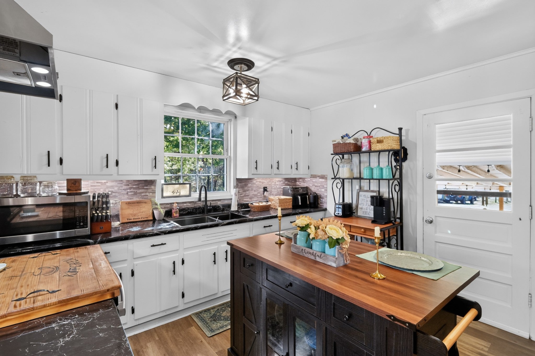 20 Phillips Ln