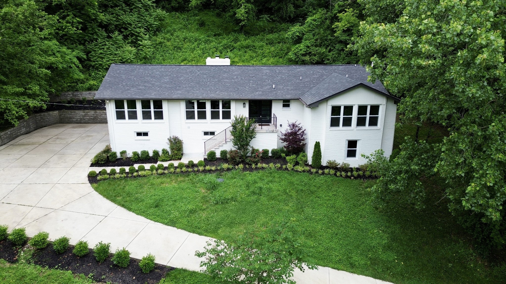 2711 Hillsboro Rd