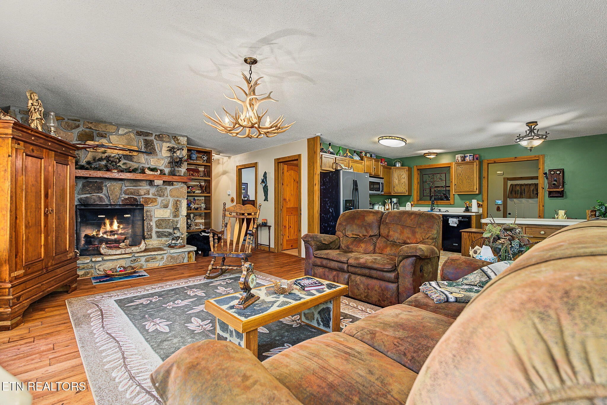 4222 Fox Hunters Lane