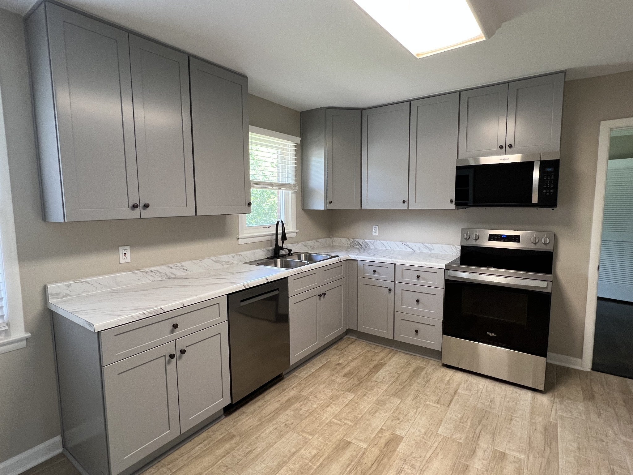 809 Colfax Dr SE