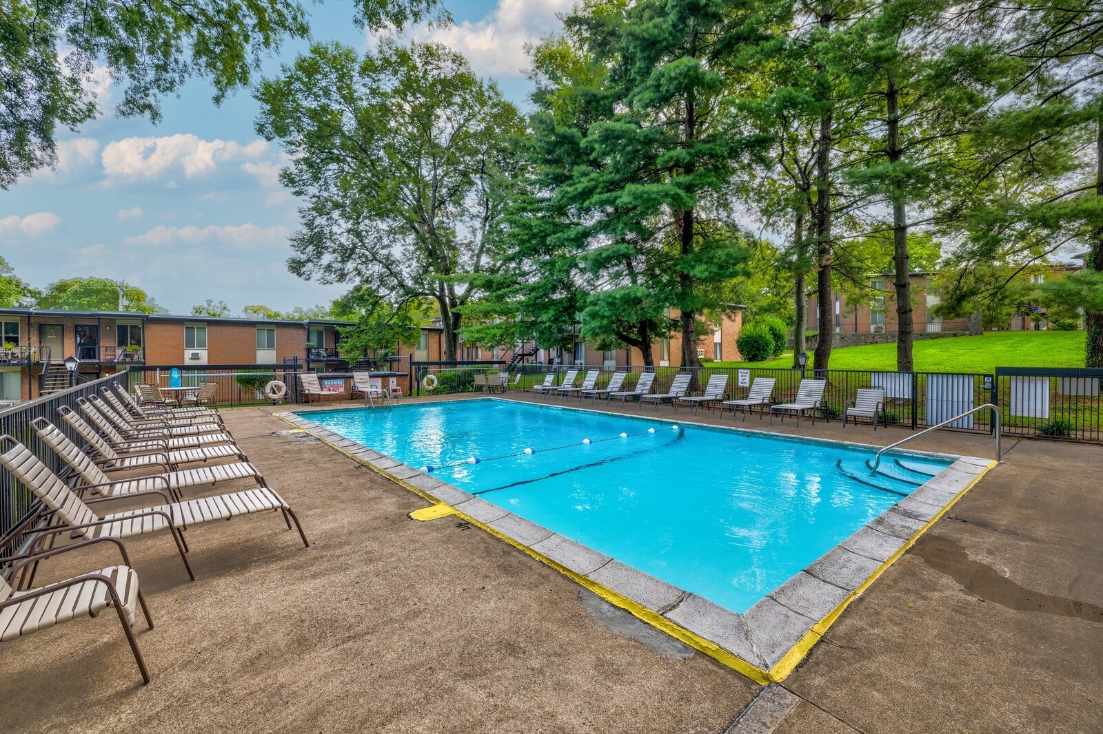 Search Listings 1 2601 Hillsboro Pike J4