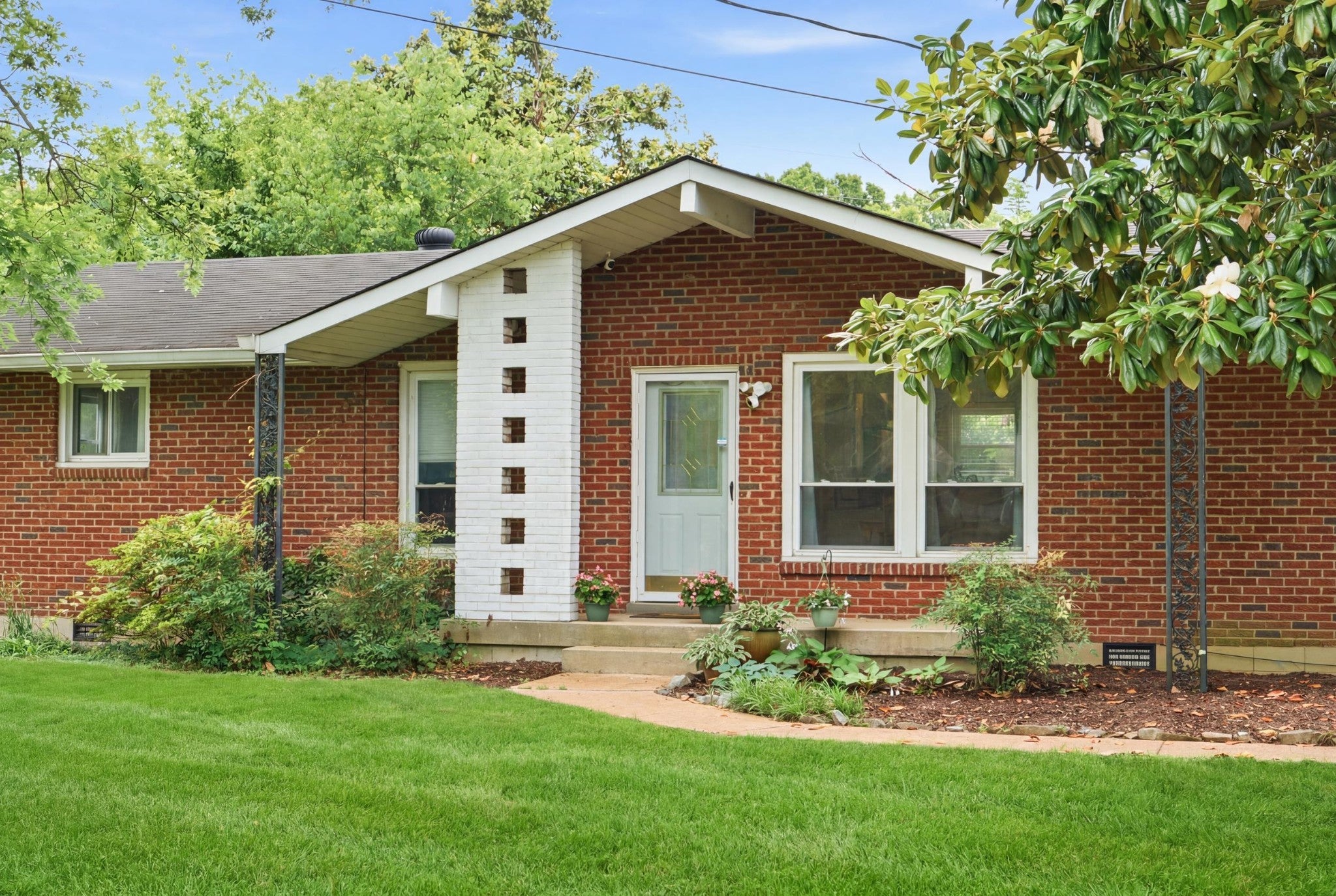 3-bed listing at 5004 W Durrett Dr, Nashville