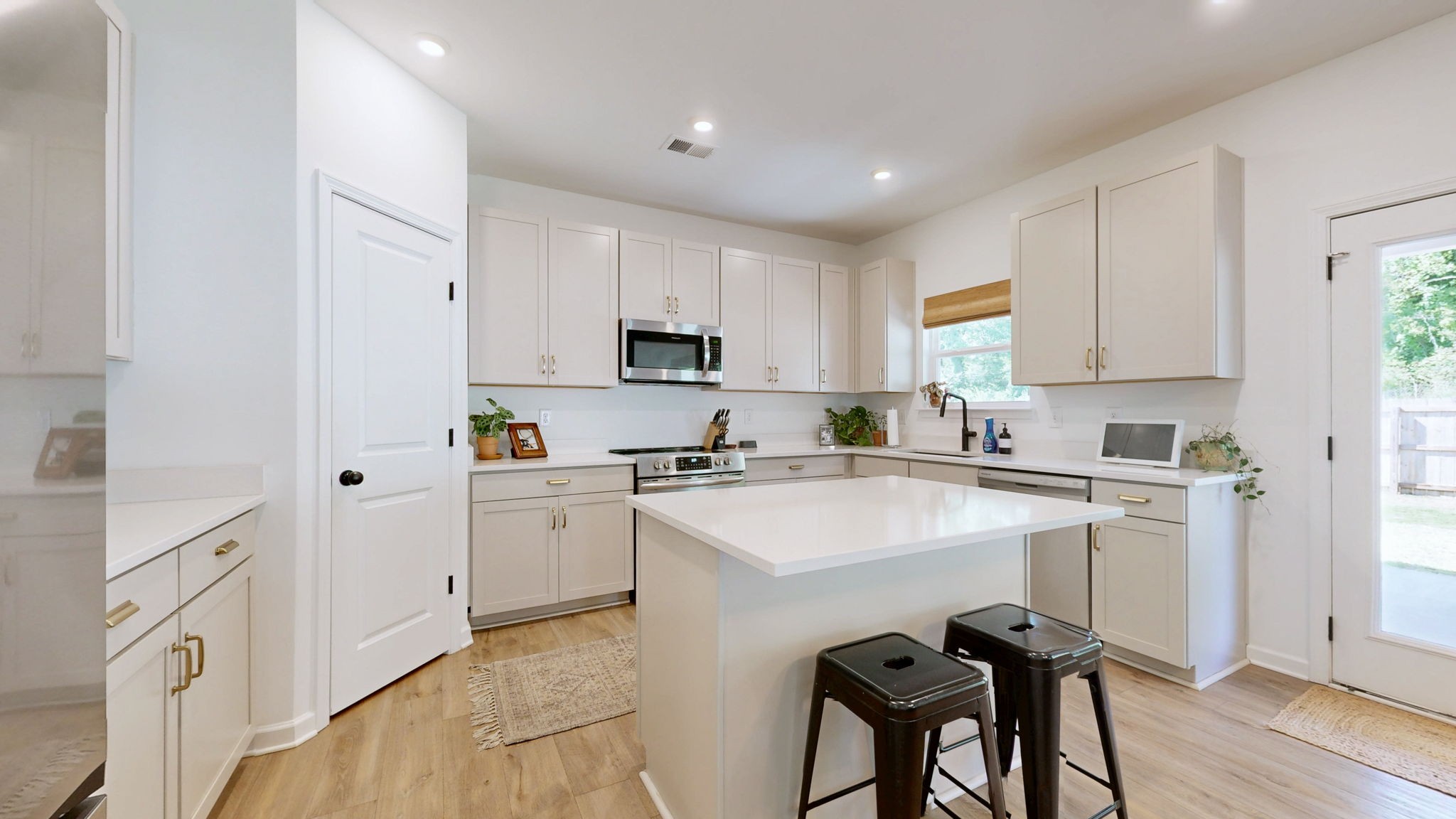 224 Lightwood Dr