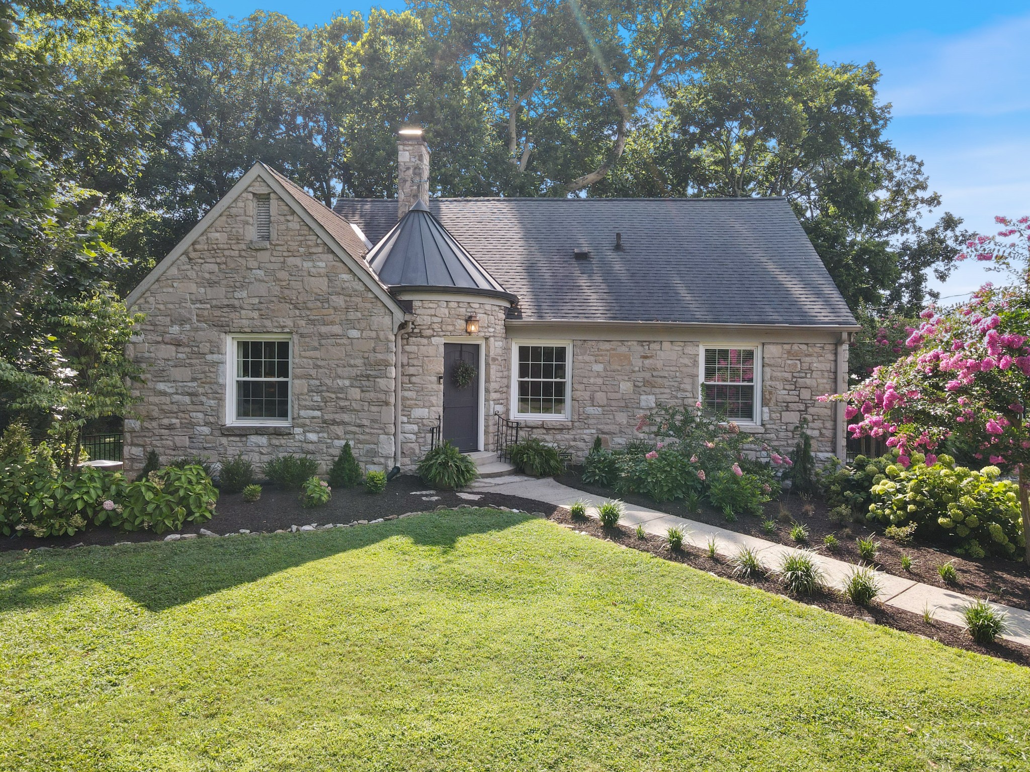 3511 Woodmont Ln