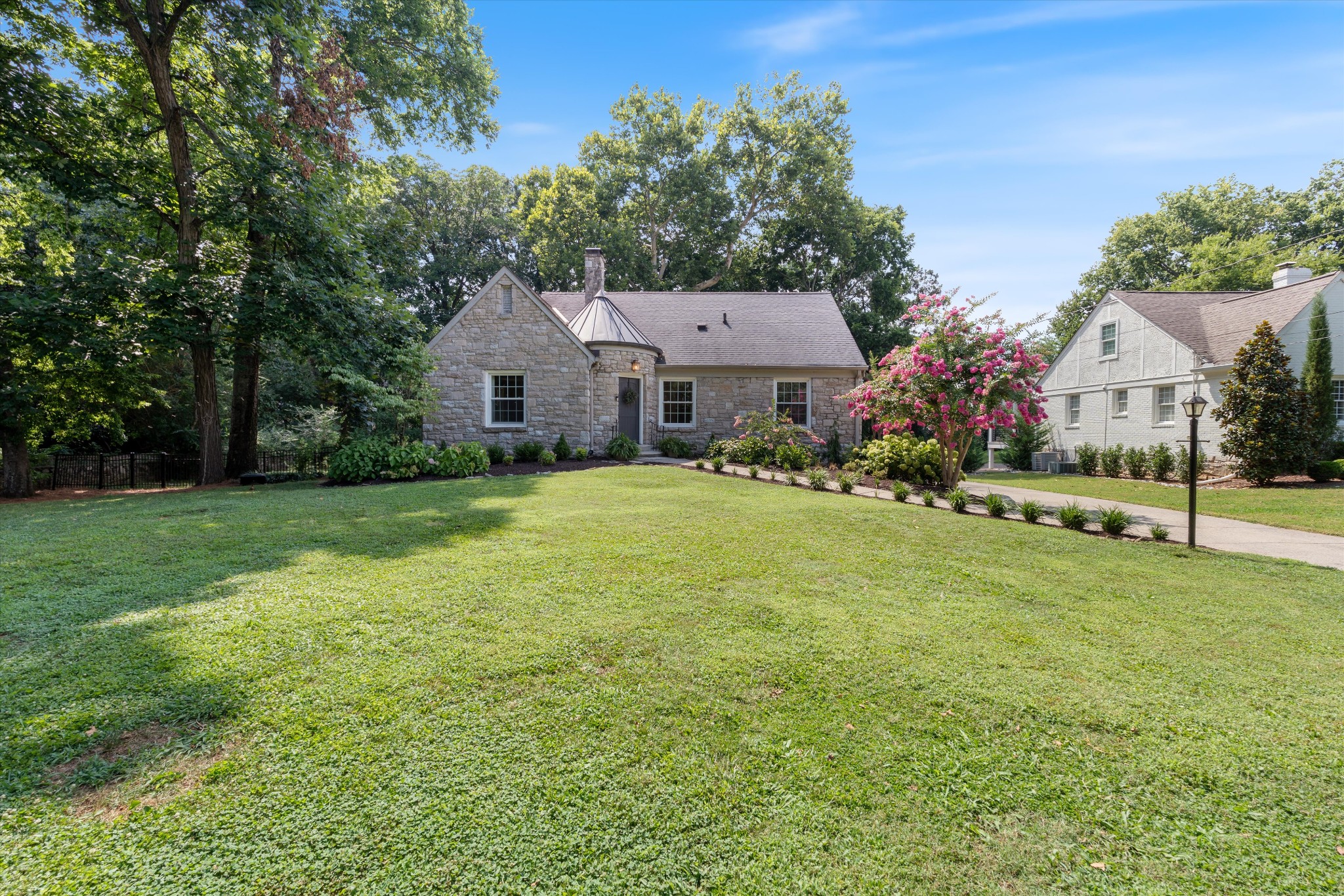 3511 Woodmont Ln