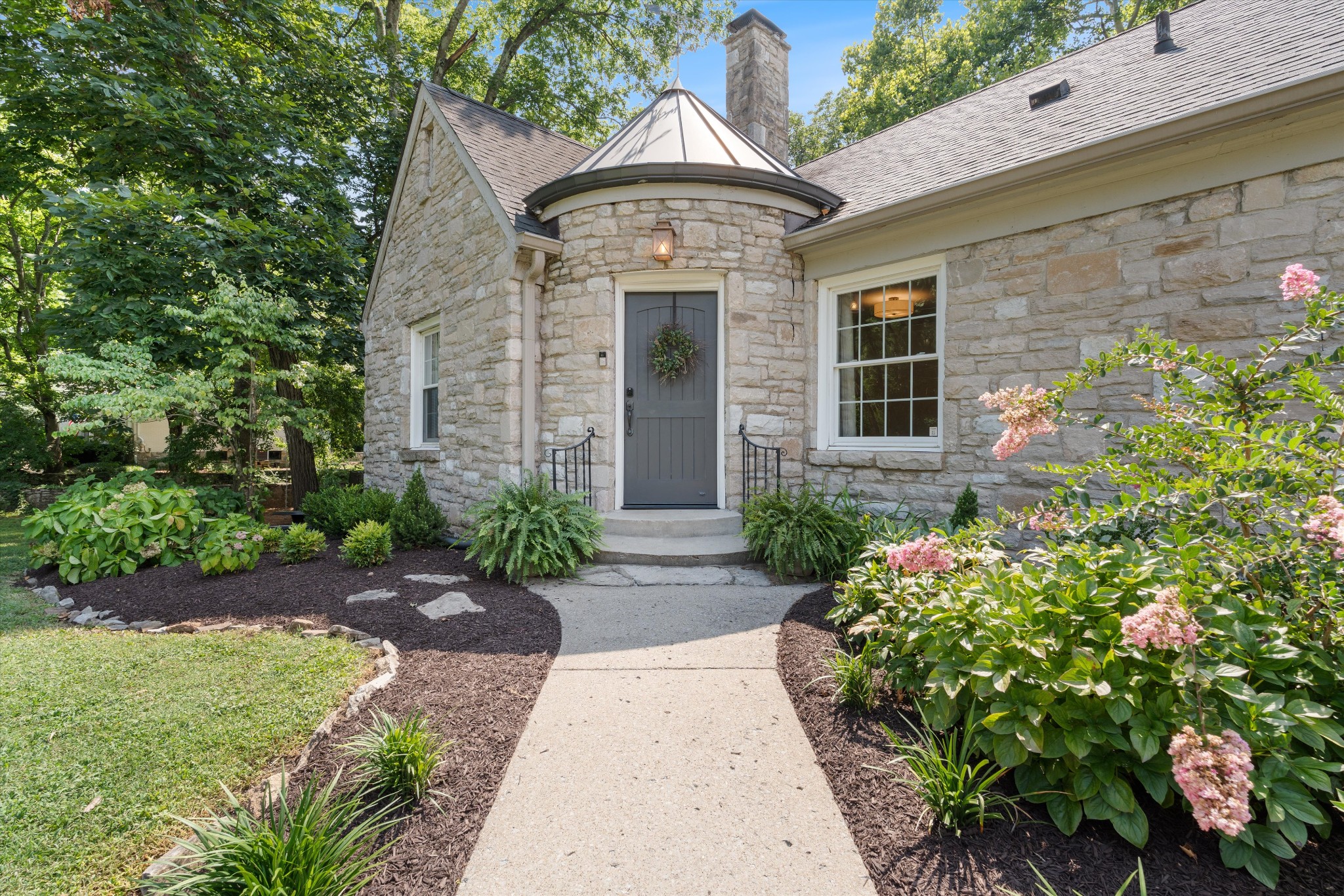 3511 Woodmont Ln