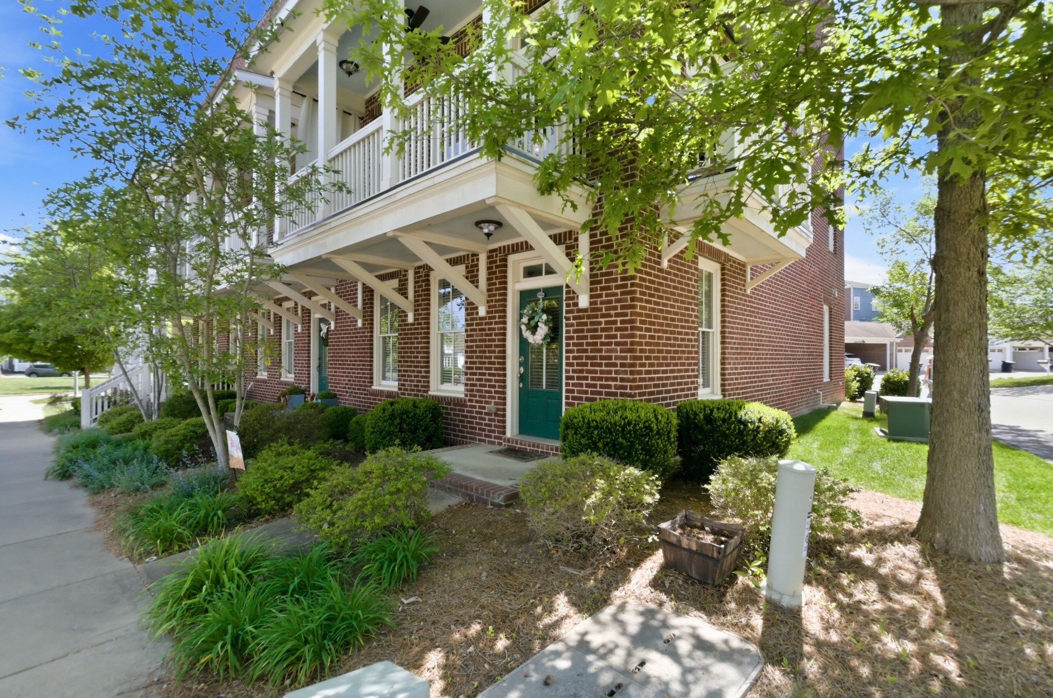 419 Henry Russell St