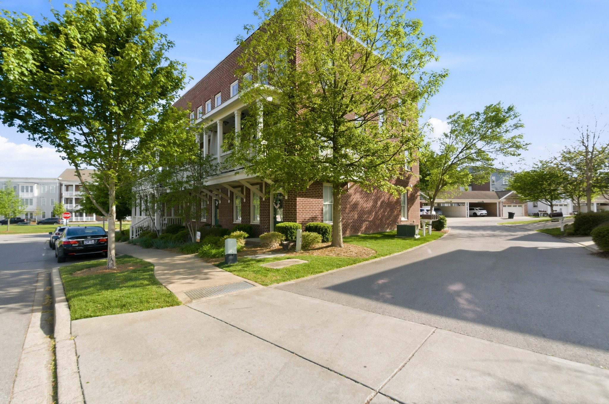 419 Henry Russell St