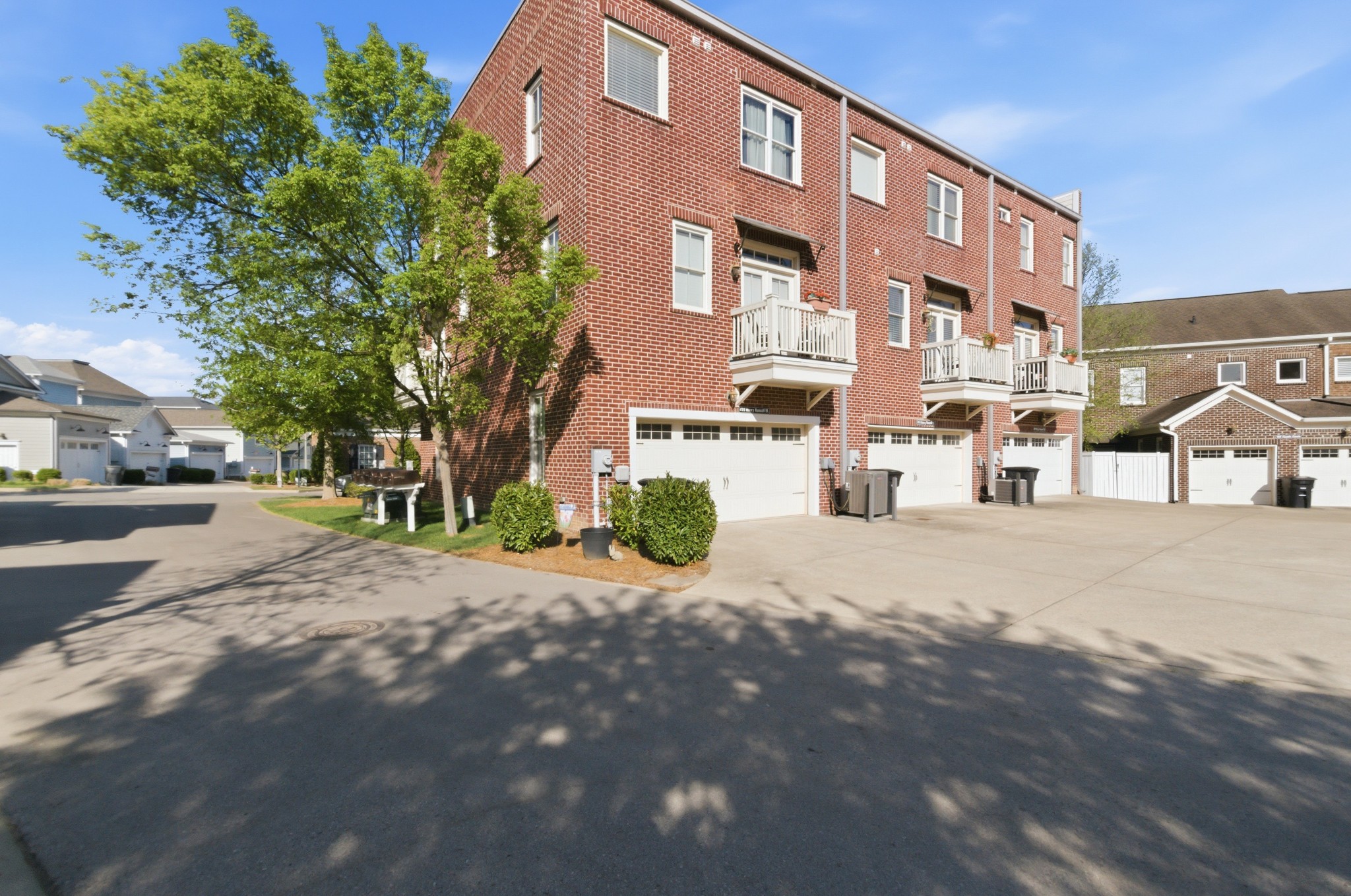 419 Henry Russell St