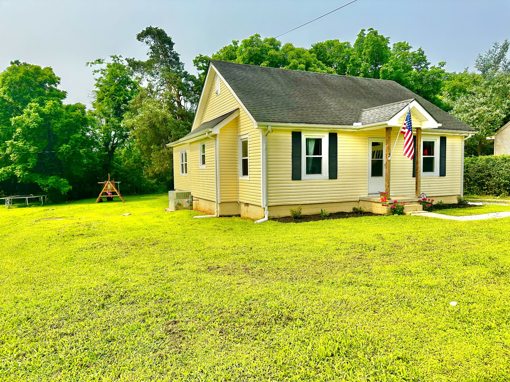 114 Collier Ave