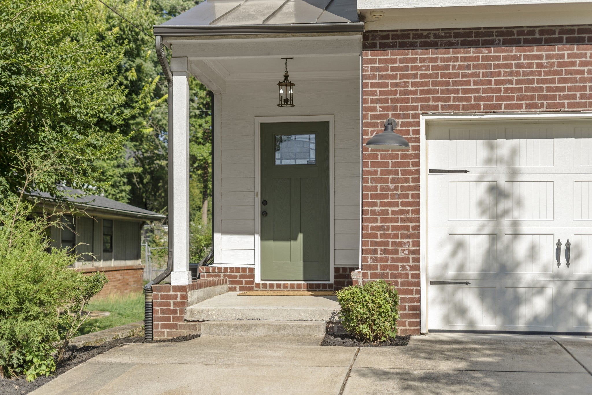 2420 Chapel Ave