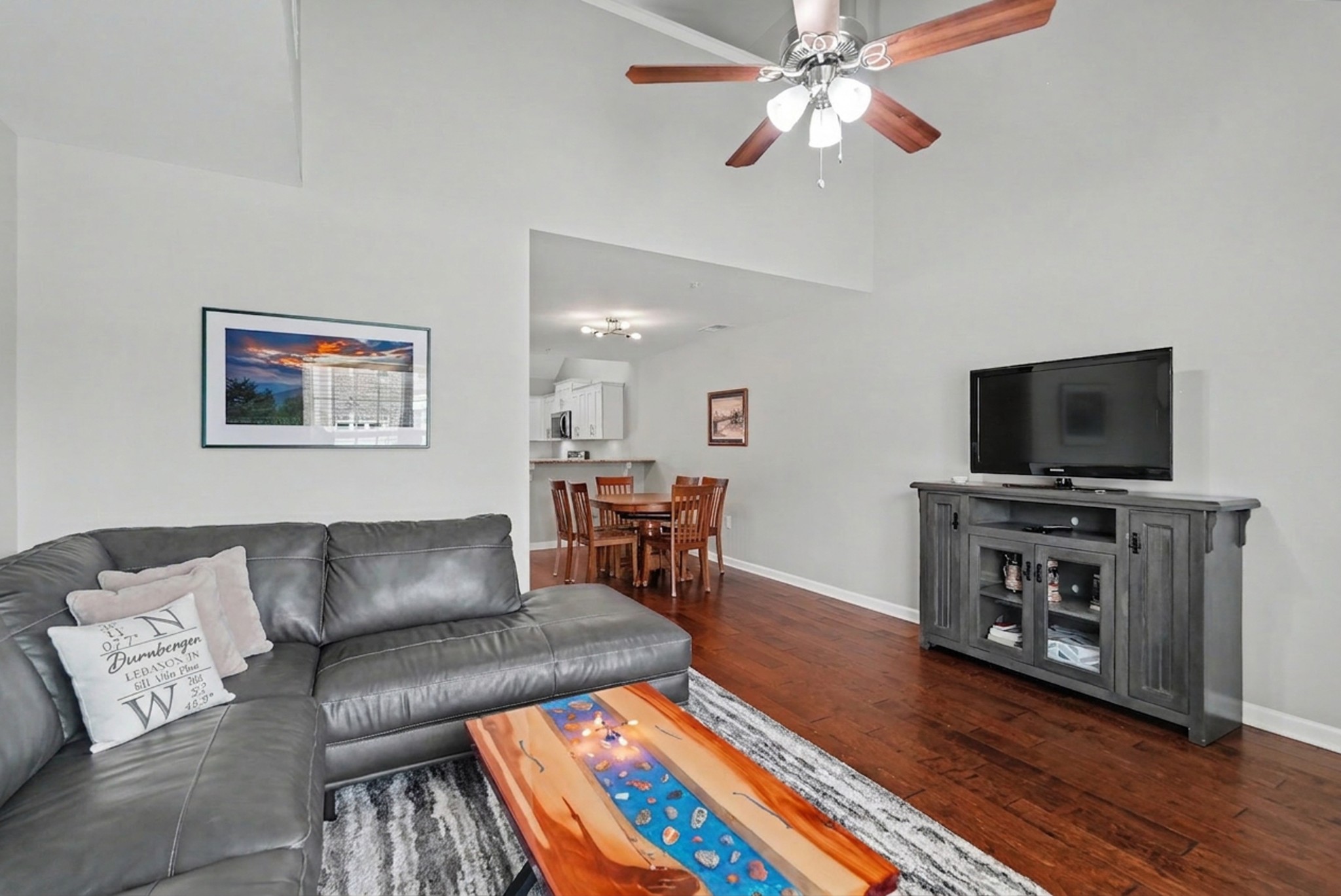 601 Villa Pl