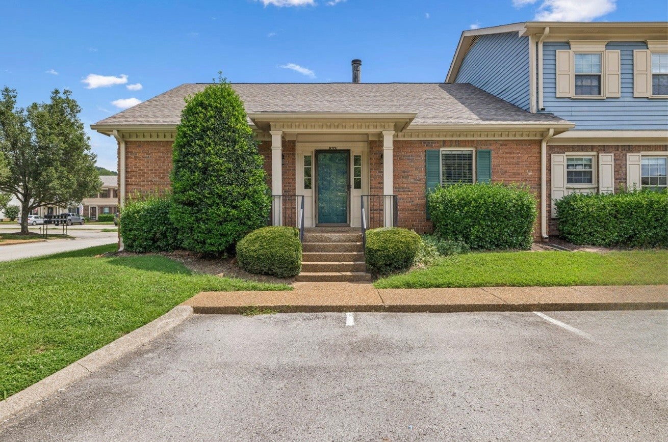 3-bed listing at 833 Brentwood Pt, Brentwood