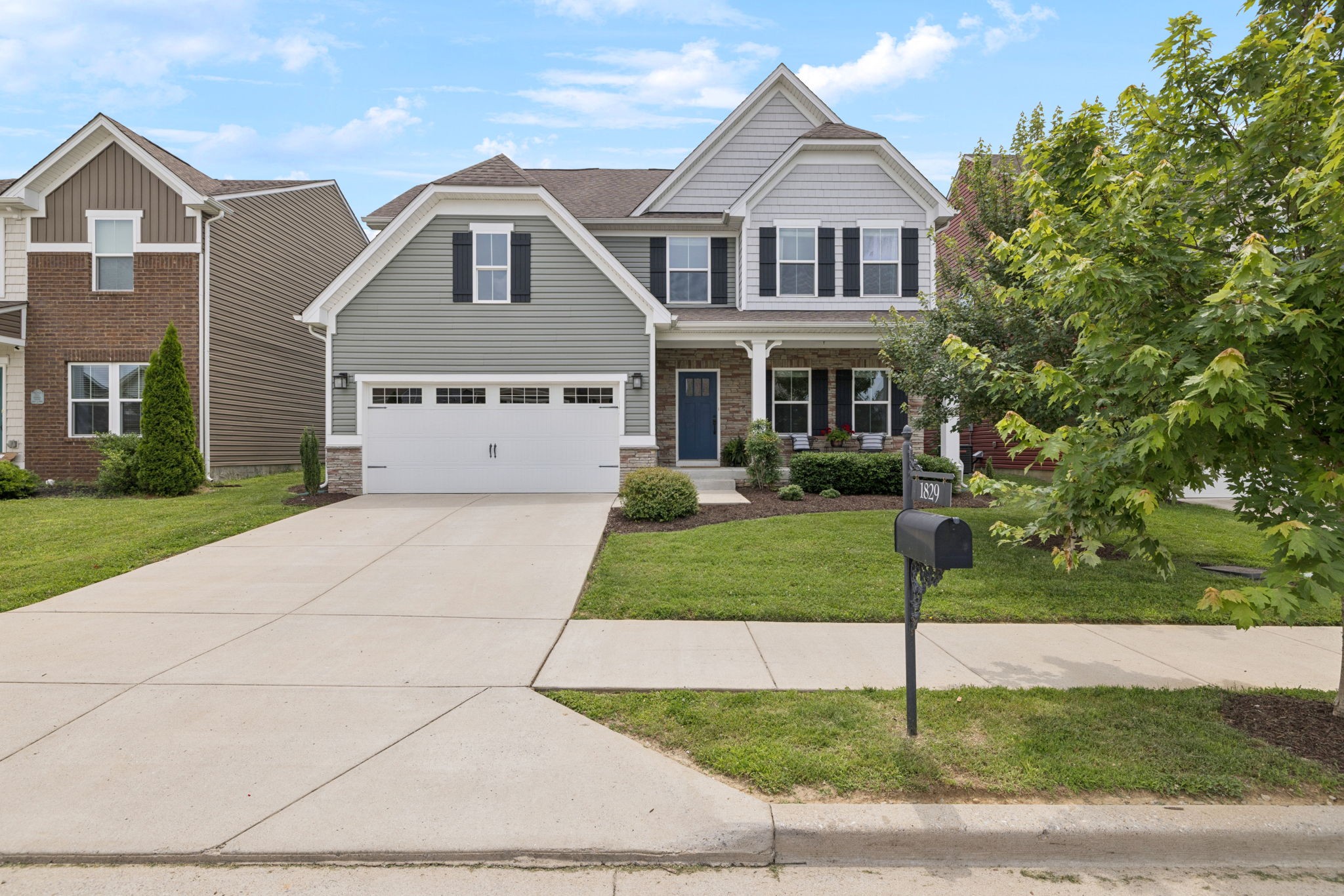 1829 Amesbury Ln