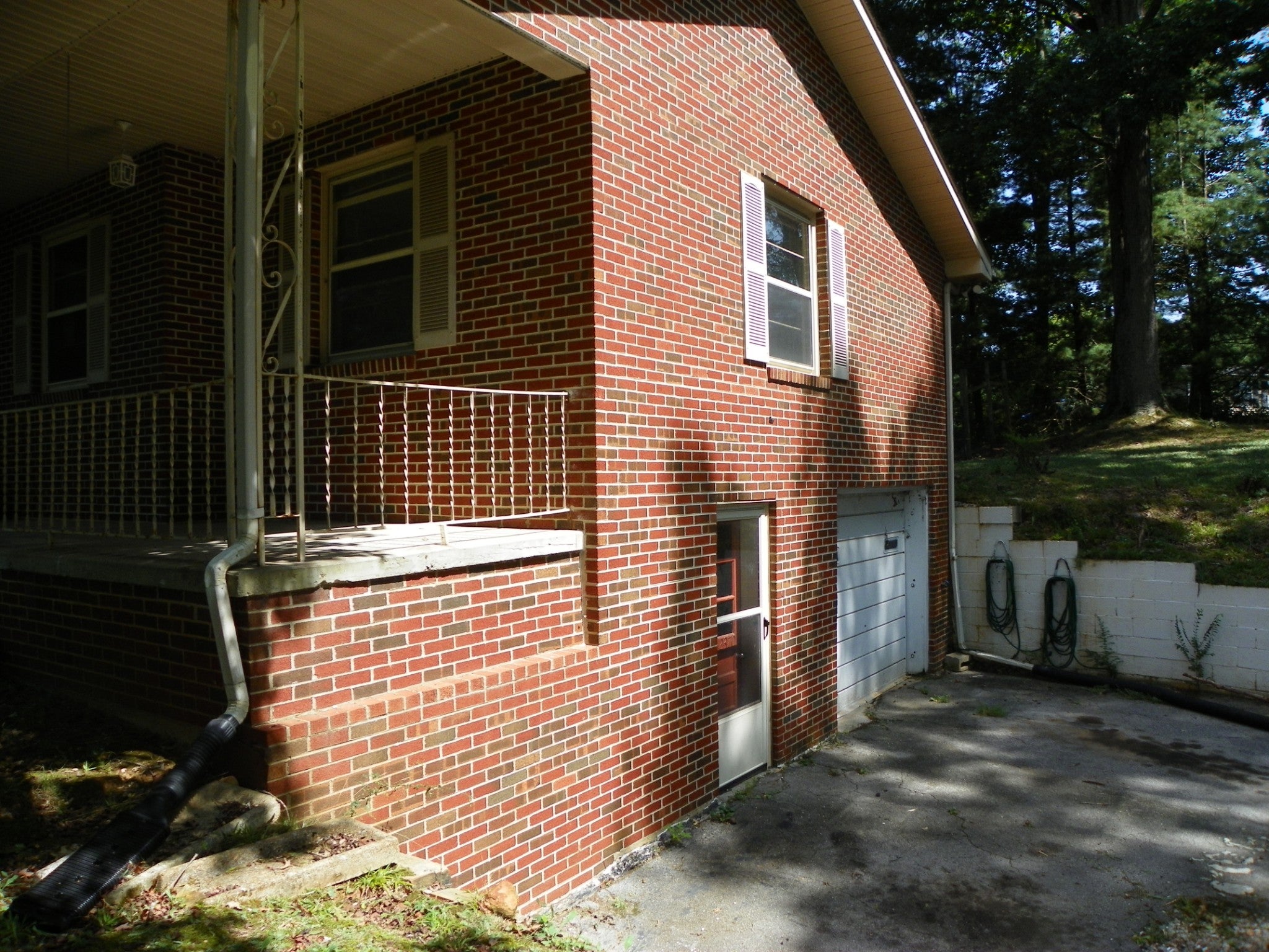 2370 Yager Rd