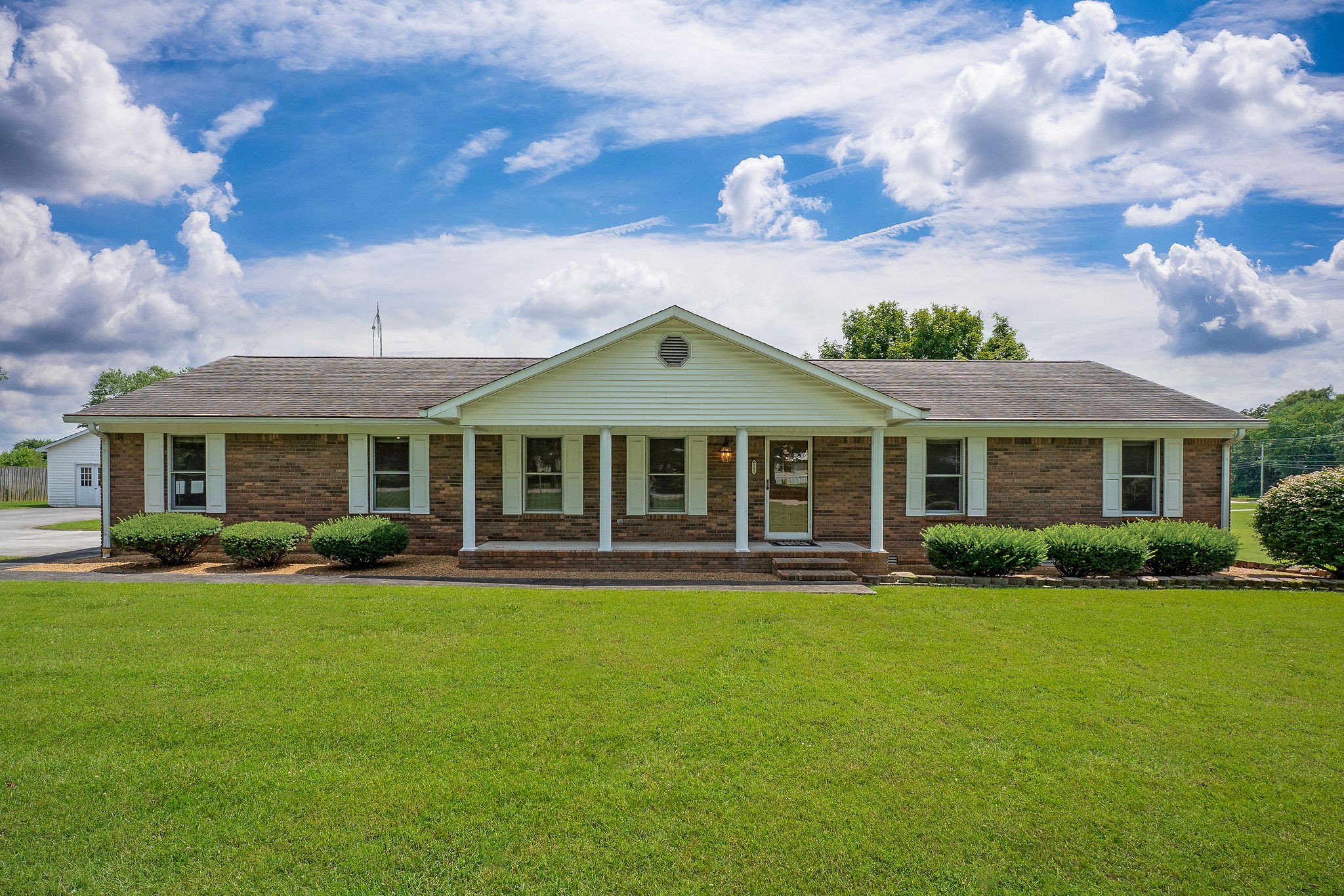945 Quinland Lake Rd
