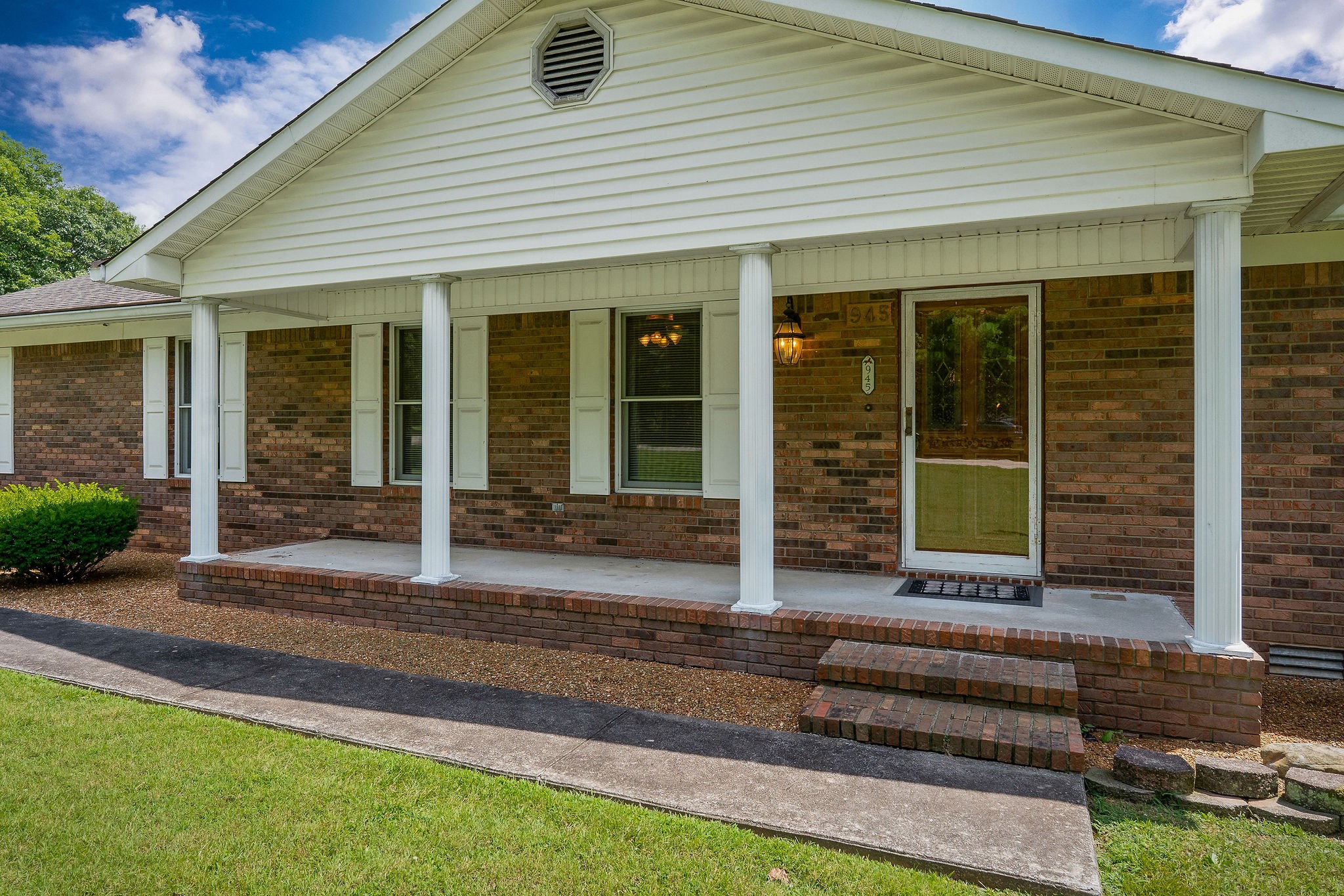 945 Quinland Lake Rd