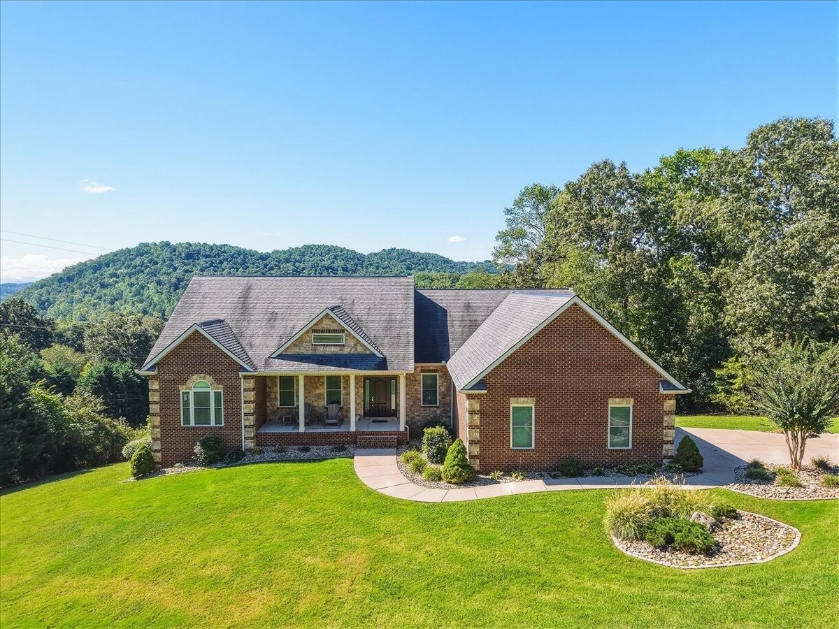 323 Independence Dr