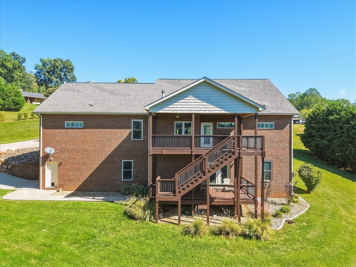 323 Independence Dr