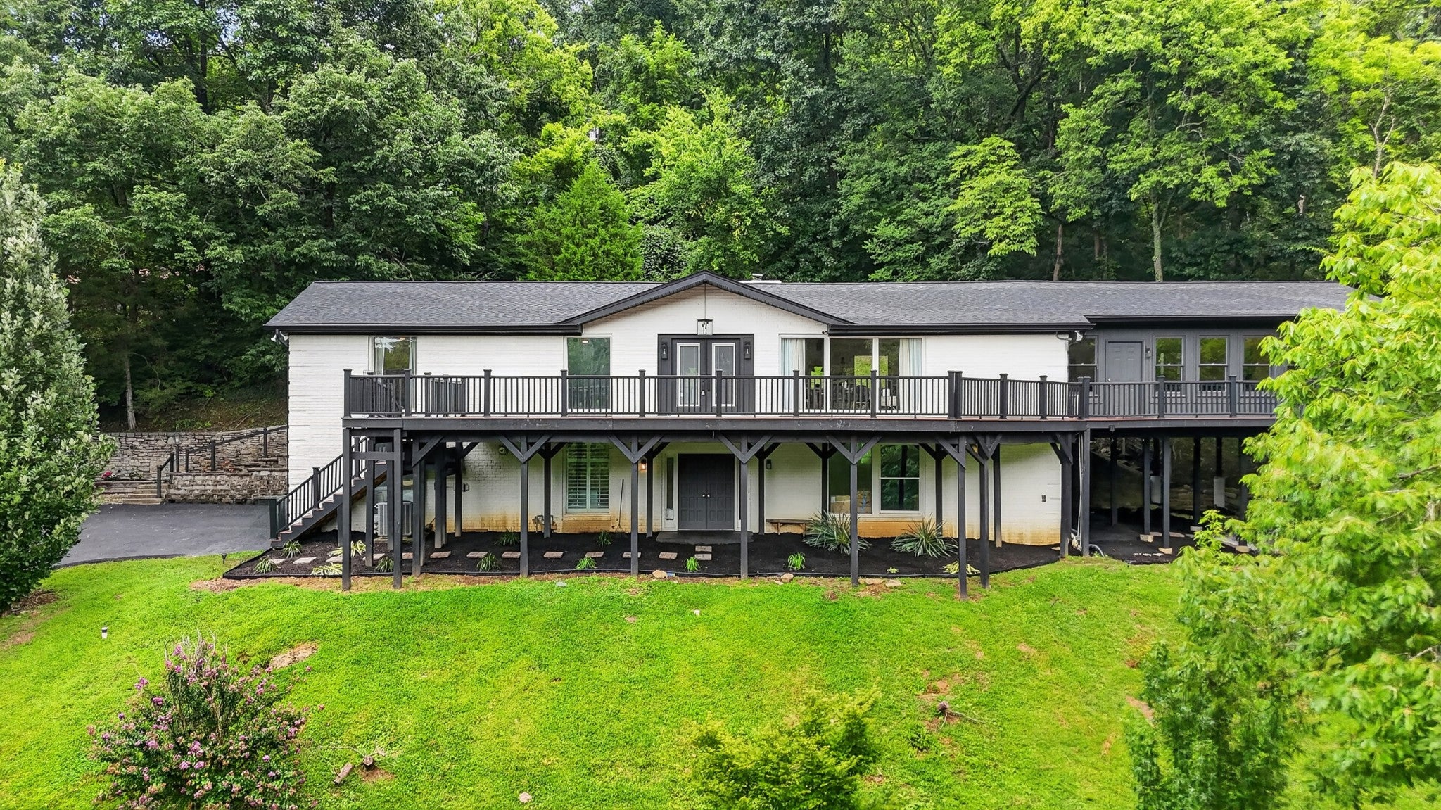 4-bed home for sale in Nashville, TN 37220, 5161 Granny White Pike 5161 Granny White Pike, Nashville TN 37220 4-bed home, photo 2 of 60