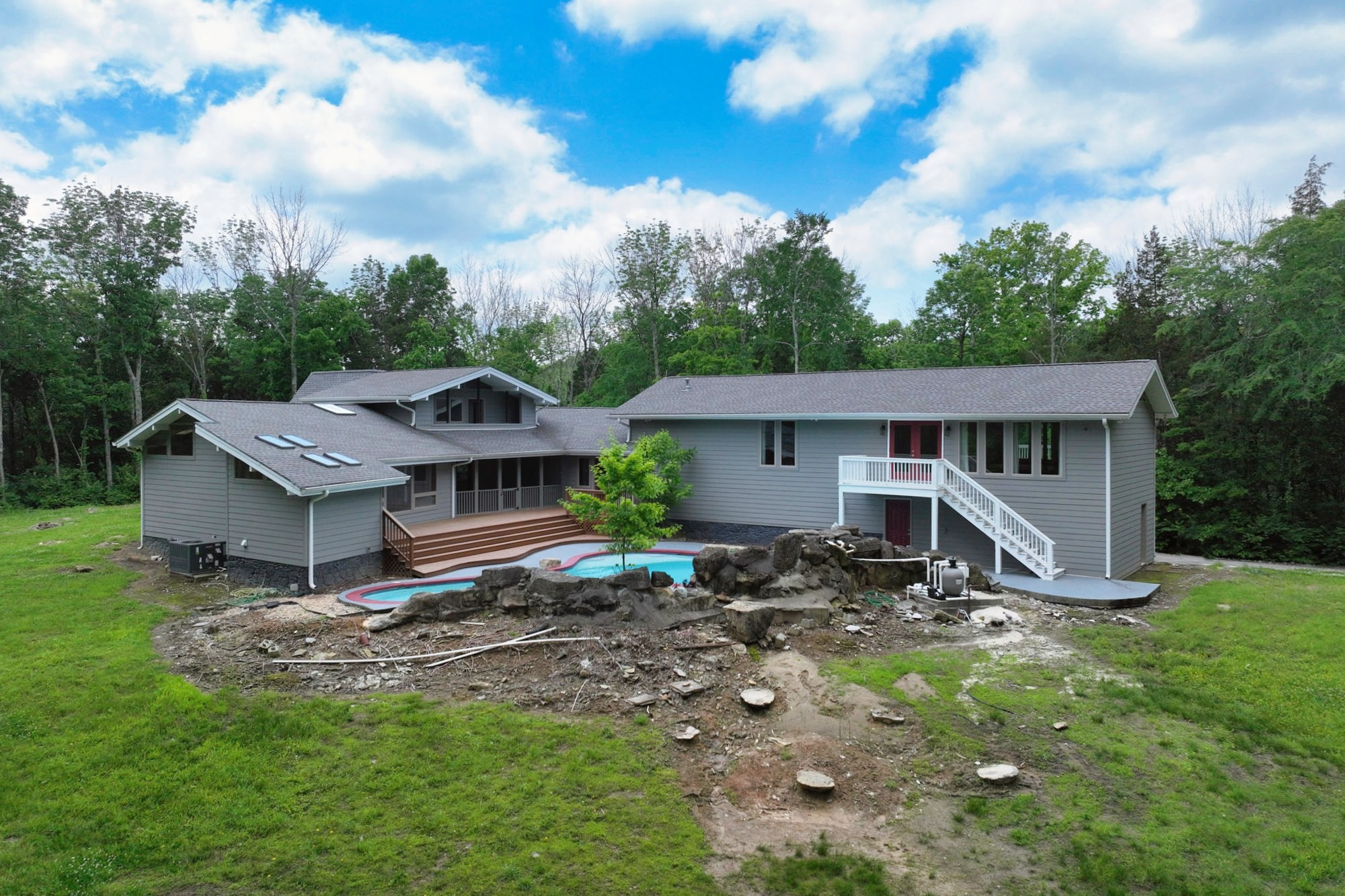 1061 Ridgecrest Dr