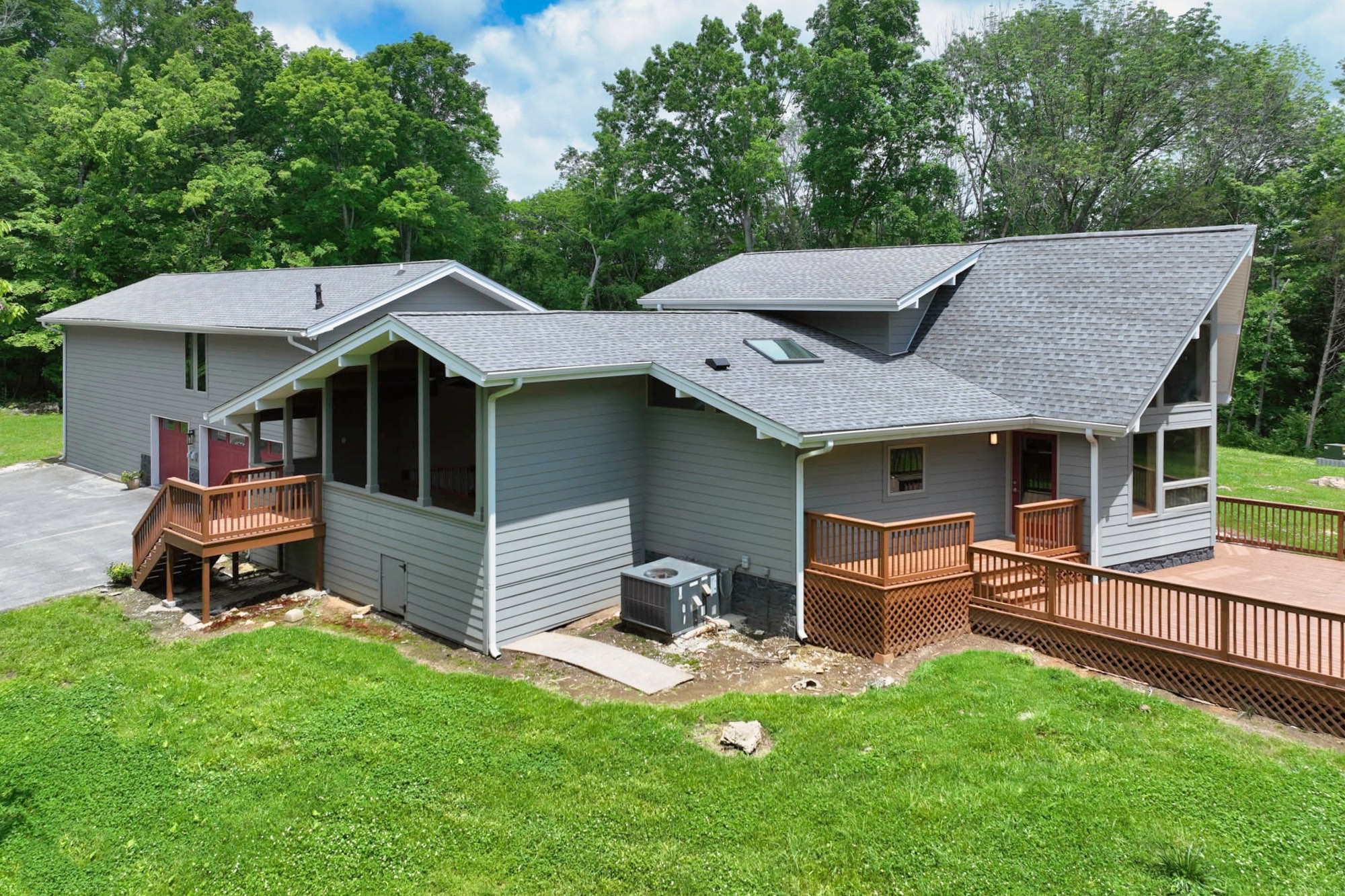 1061 Ridgecrest Dr